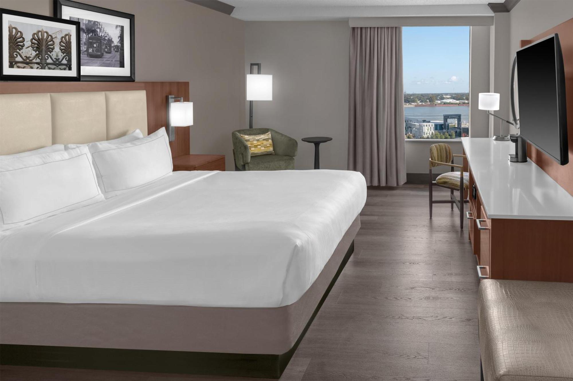 Deluxe King Room - Non-Smoking