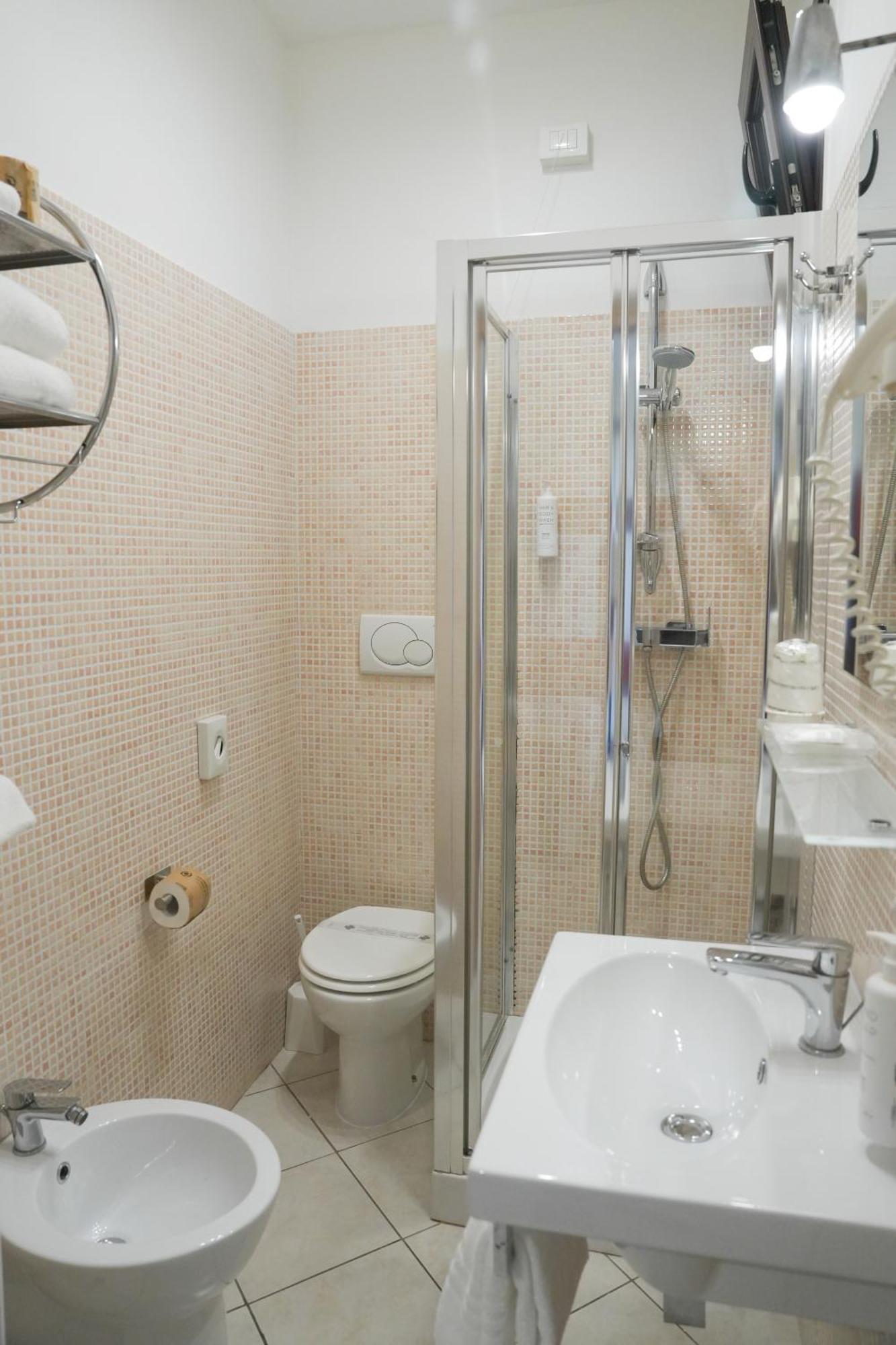 Triple Room,1742656209:JPEG