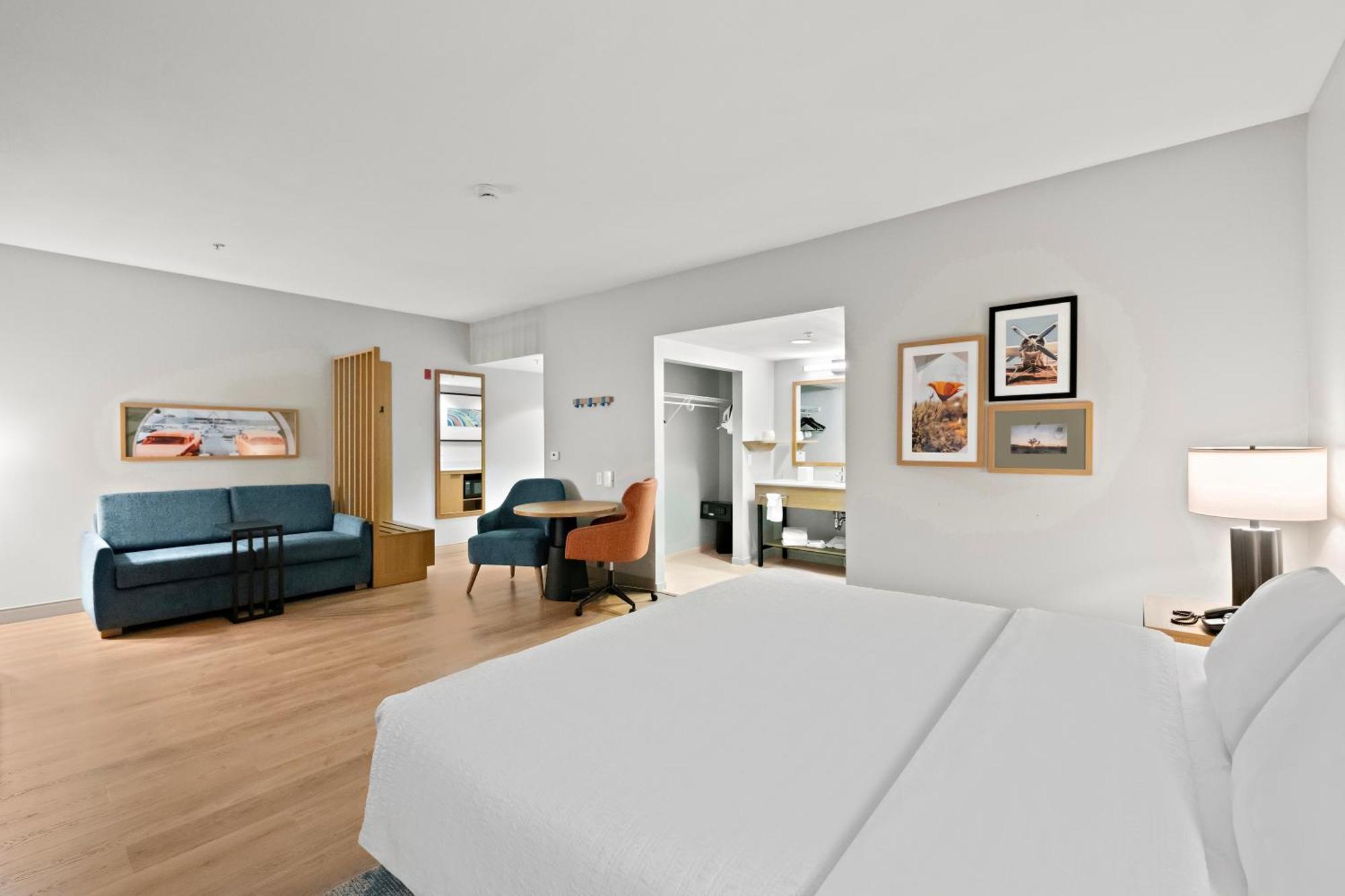King Studio Suite with Sofa Bed - Non-Smoking