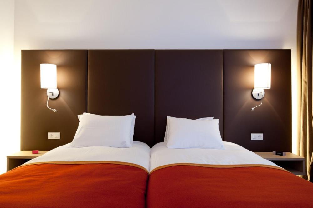 Tweepersoonskamer met 2 Aparte Bedden en Balkon
