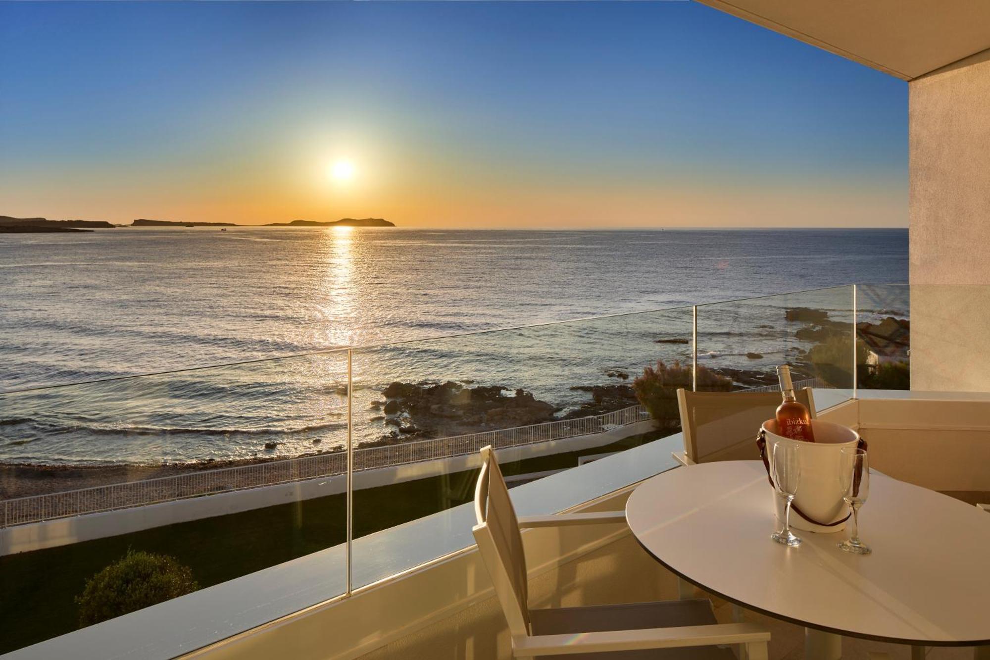 Suite met 2 Slaapkamers en panoramisch uitzicht op zee