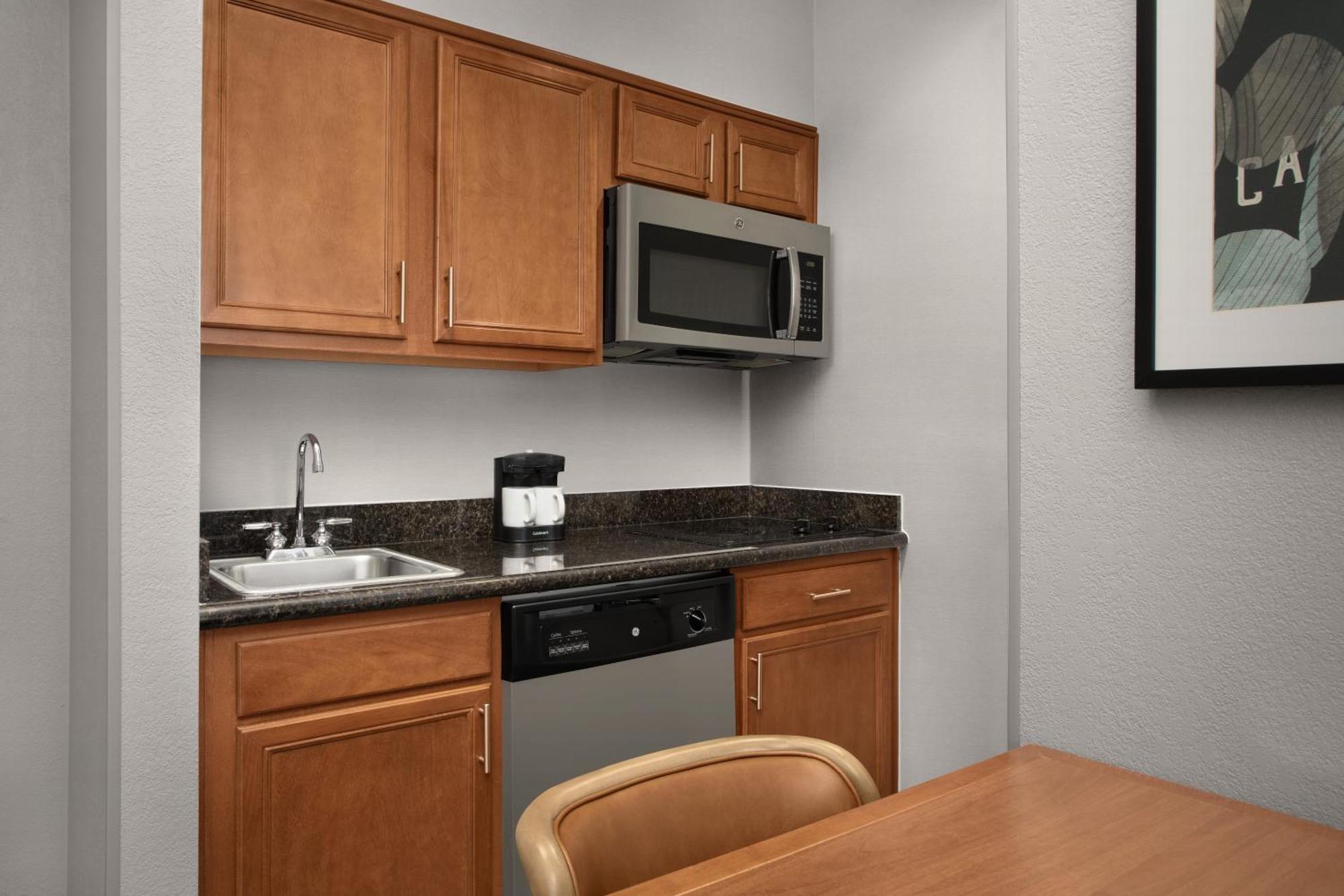 One-Bedroom King Suite - Non-Smoking
