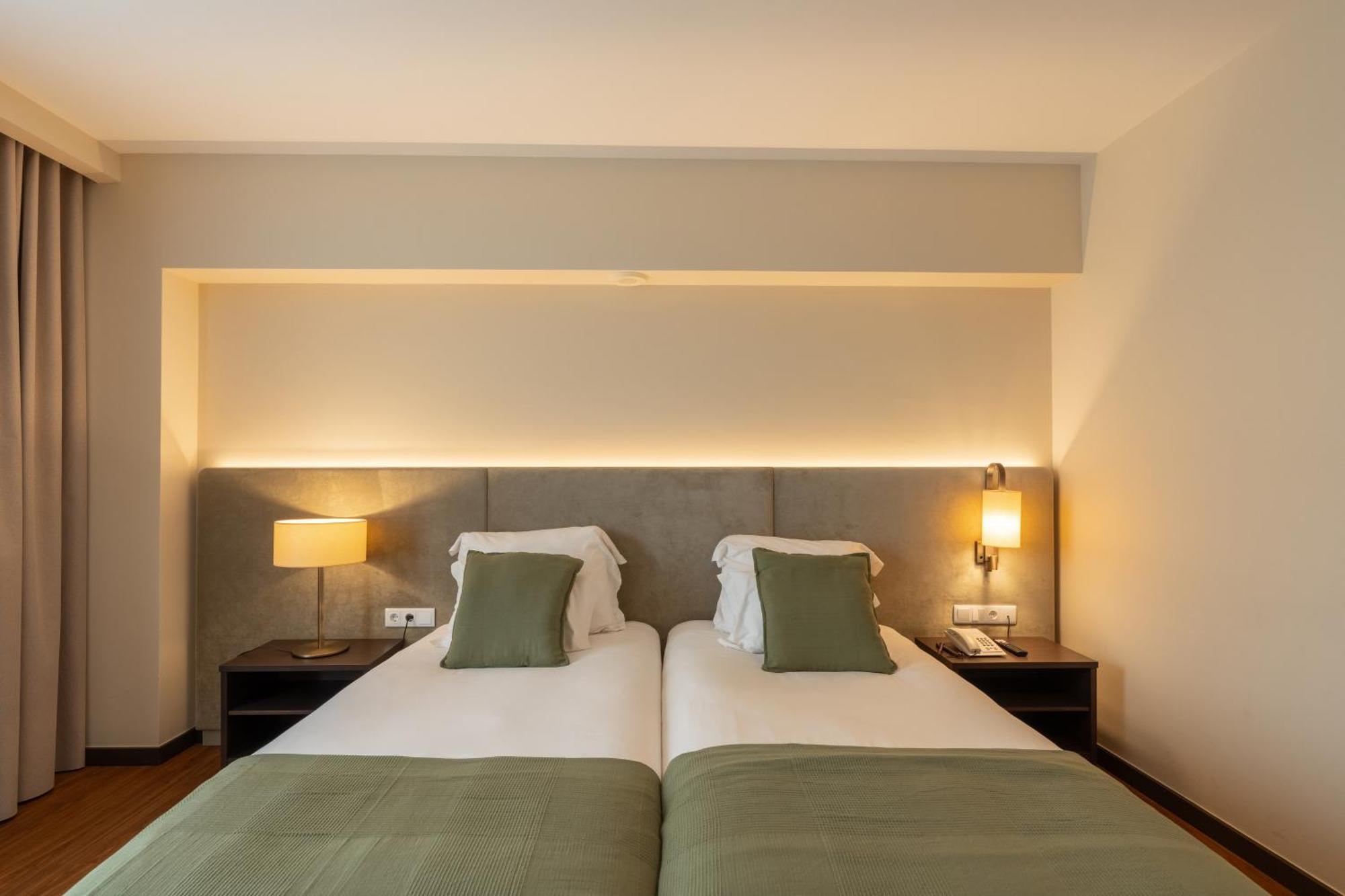 Premium Twin Room,1742697438:JPEG