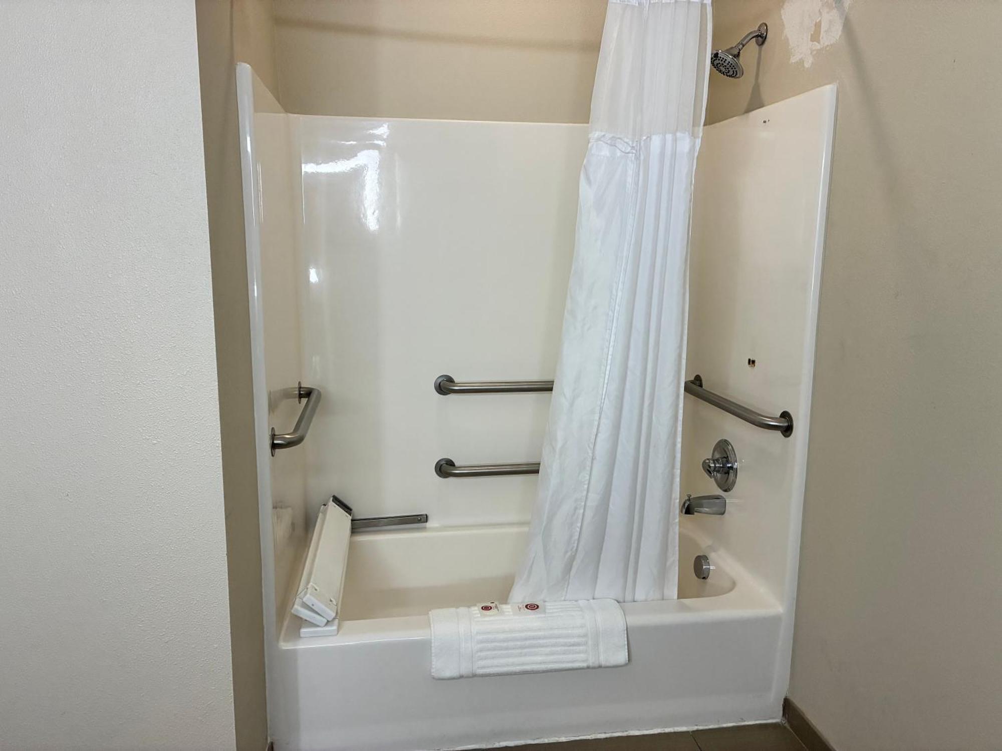 King Room - Accessible/Non-Smoking