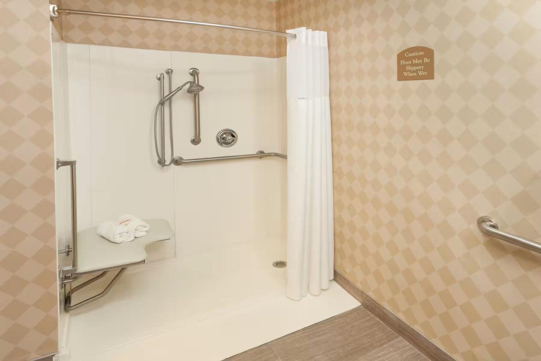 Queen Room - Disability Access/Non-Smoking