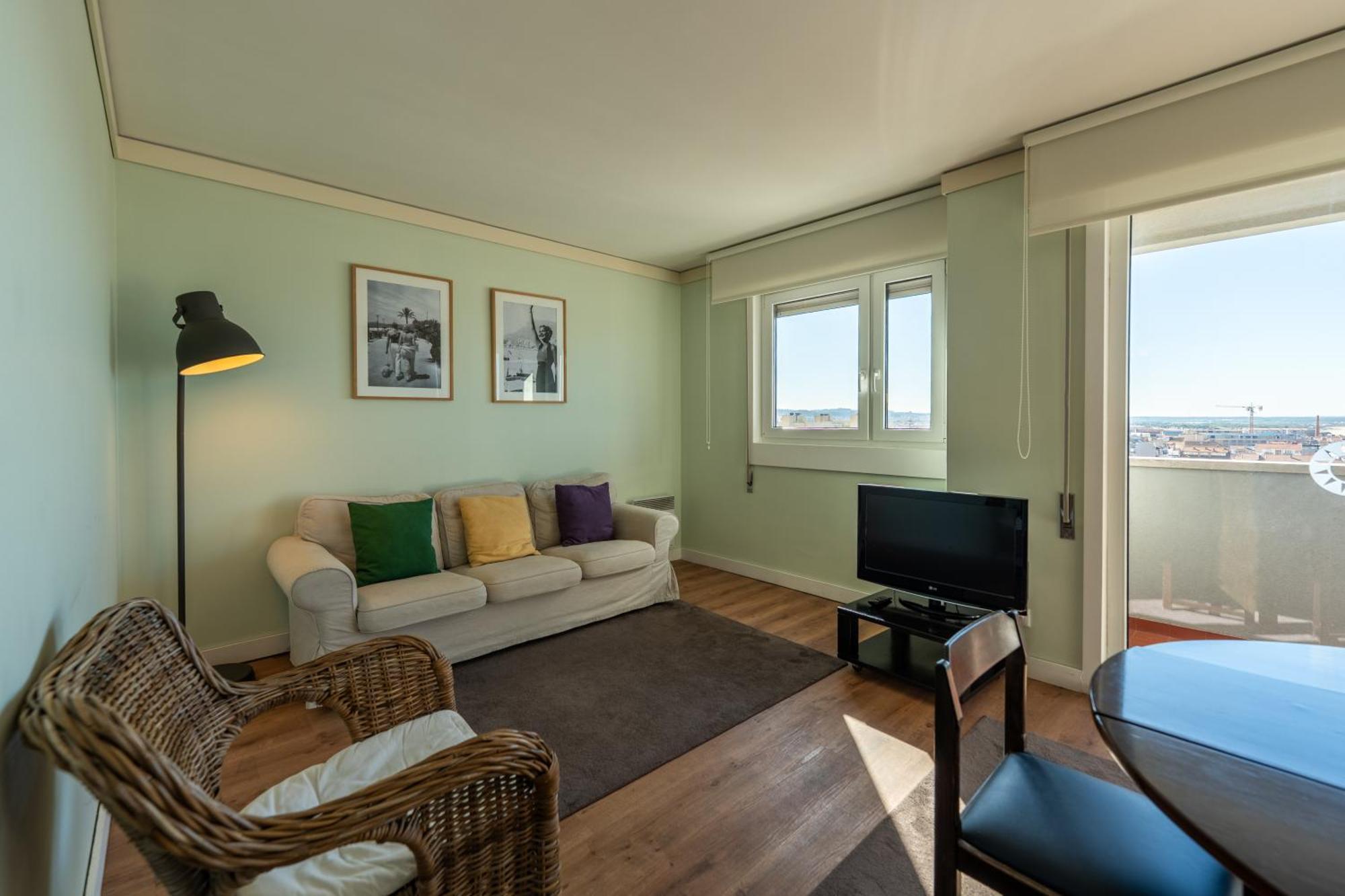Two-Bedroom Apartment City Views,1742719312:JPEG