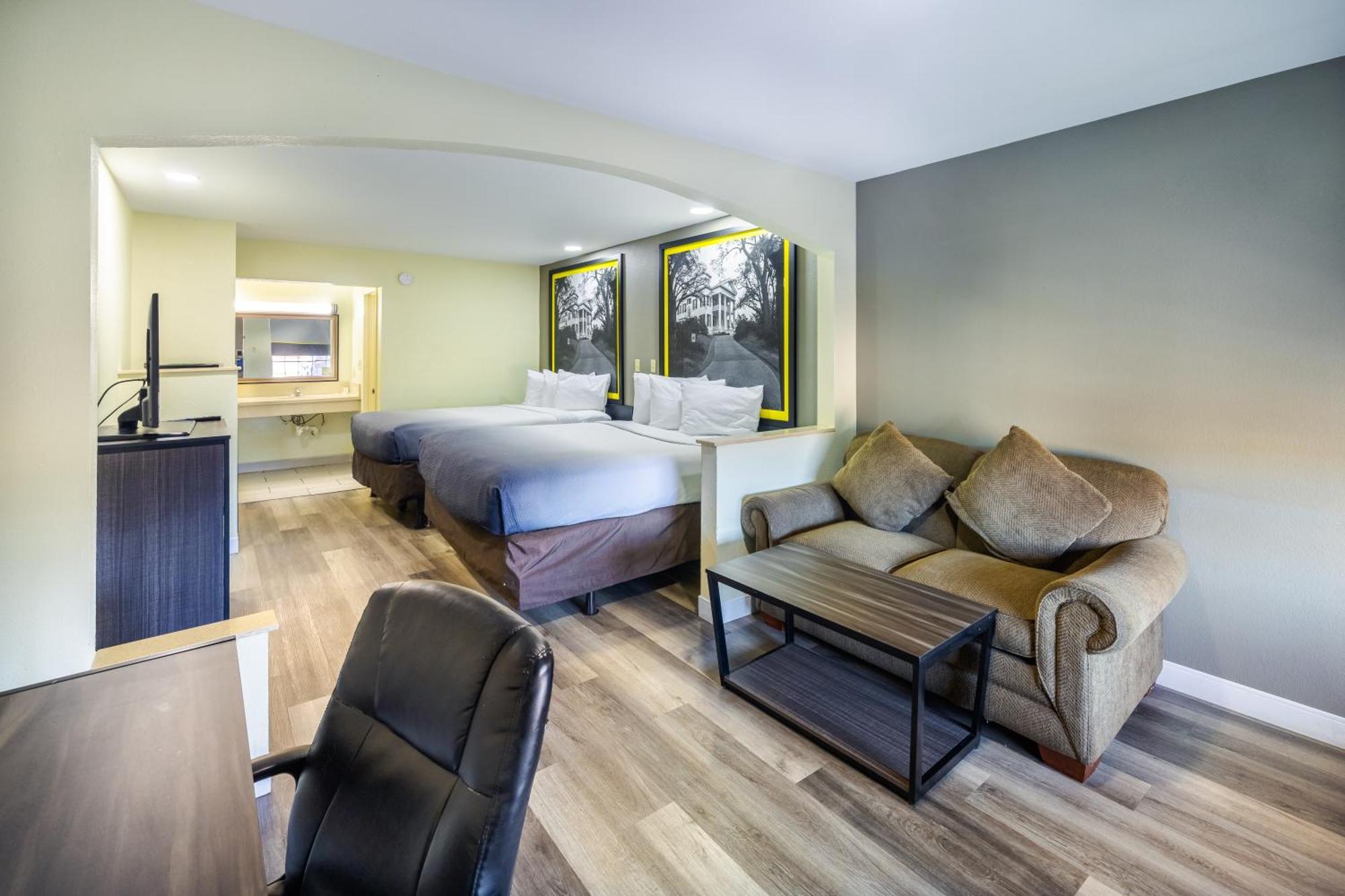 Queen Room with Two Queen Beds - Non-Smoking