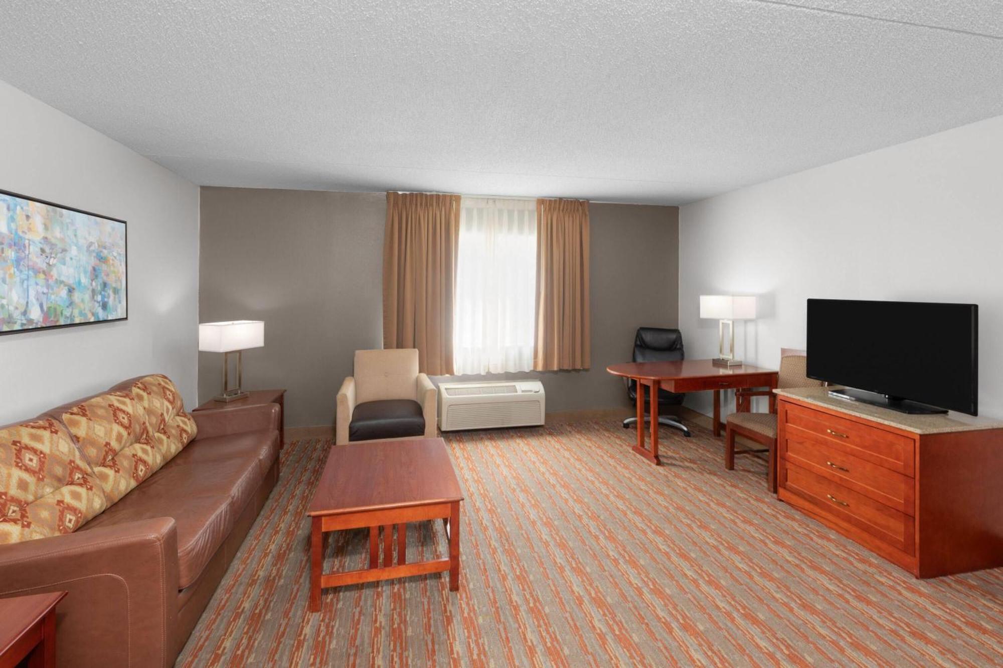 Deluxe King Suite/First Floor, Non-Smoking,1742755400:JPEG