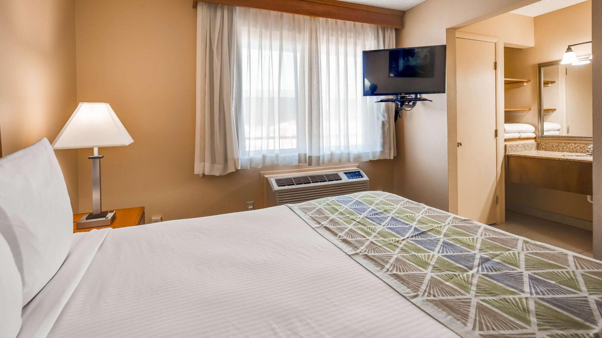 Family Room - Upper Floor - Non-Smoking - No Pets