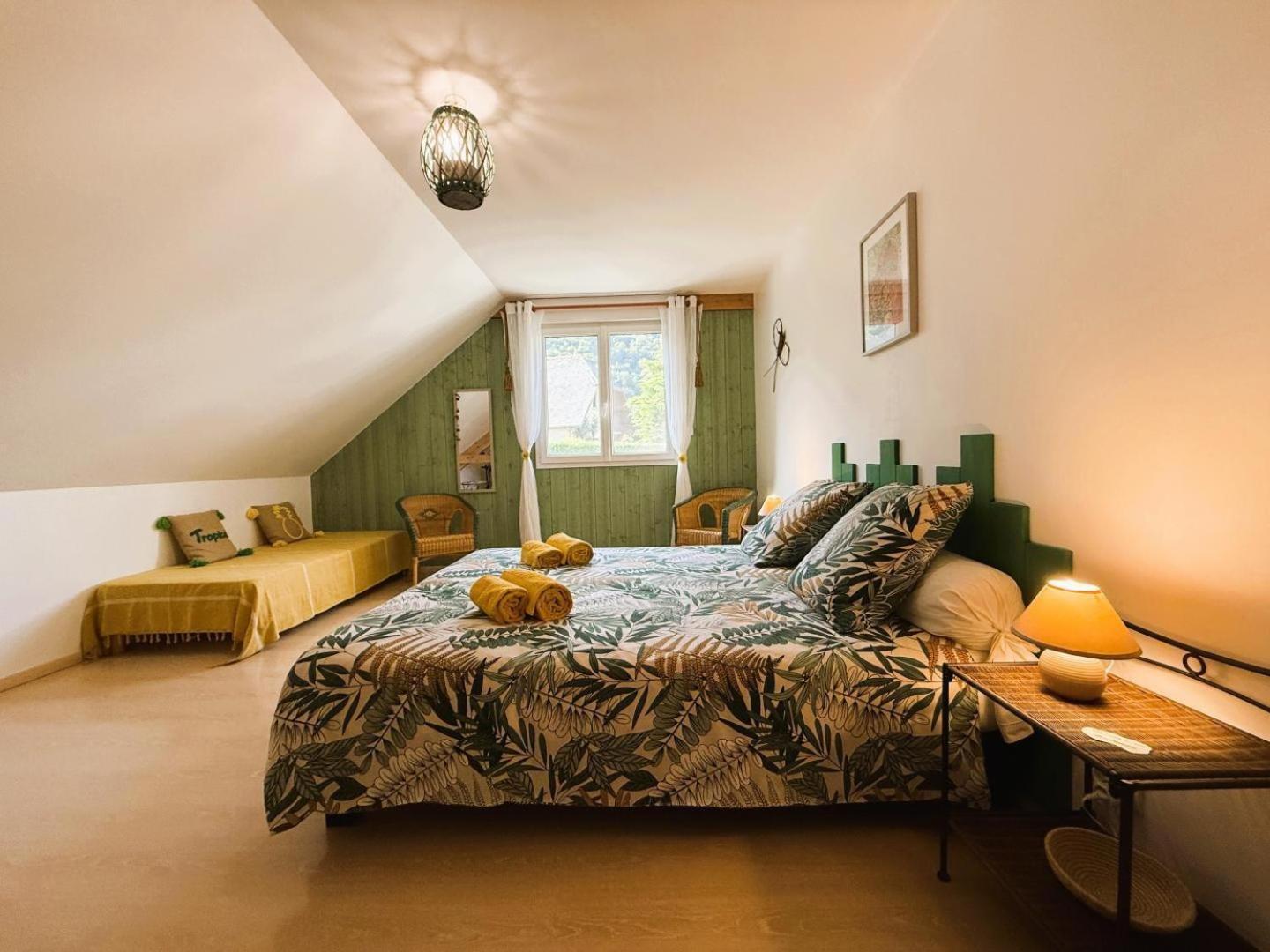Chambre Triple avec Salle de Bains Privative Séparée