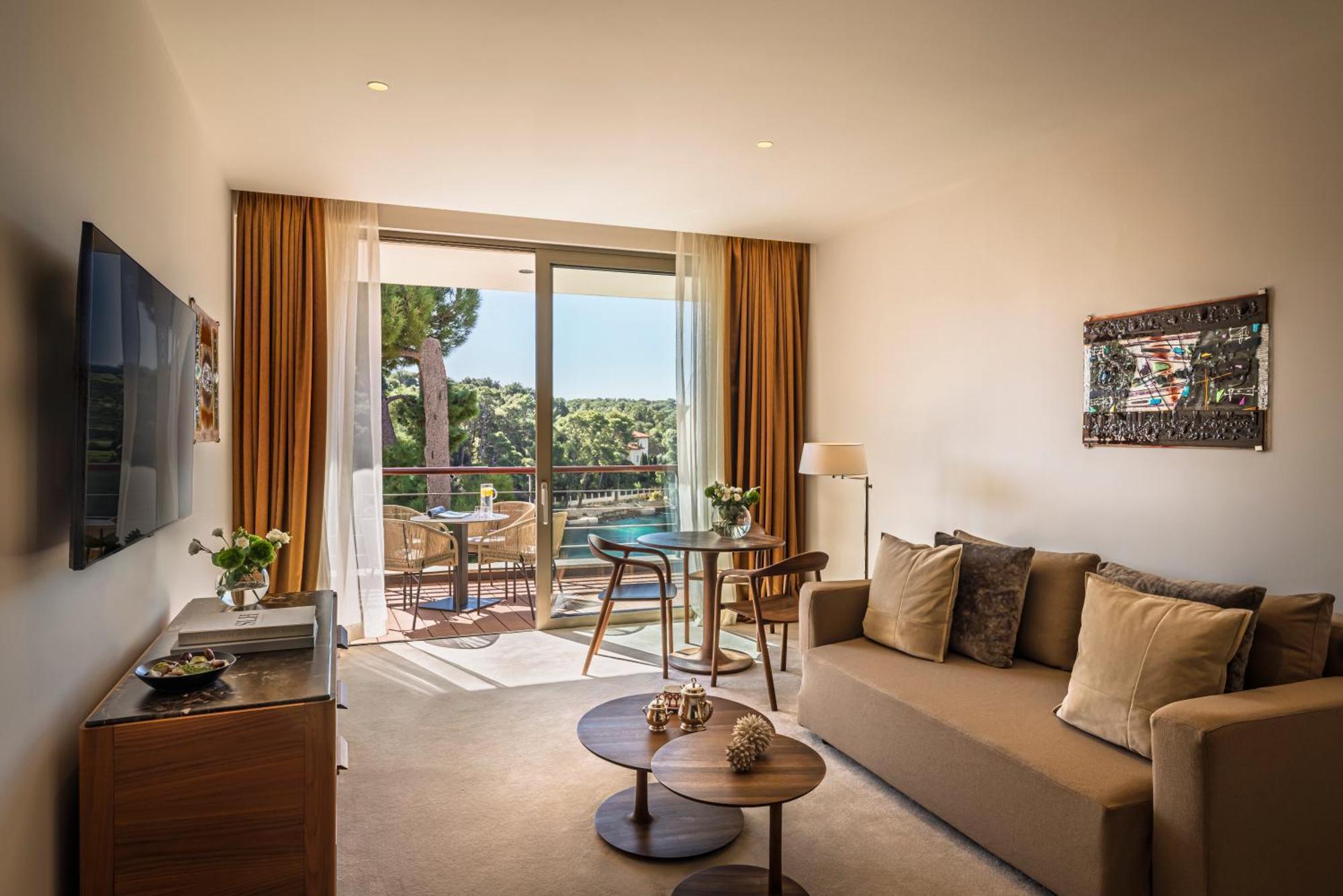Cikat Bay Suite with Balcony and Sea View