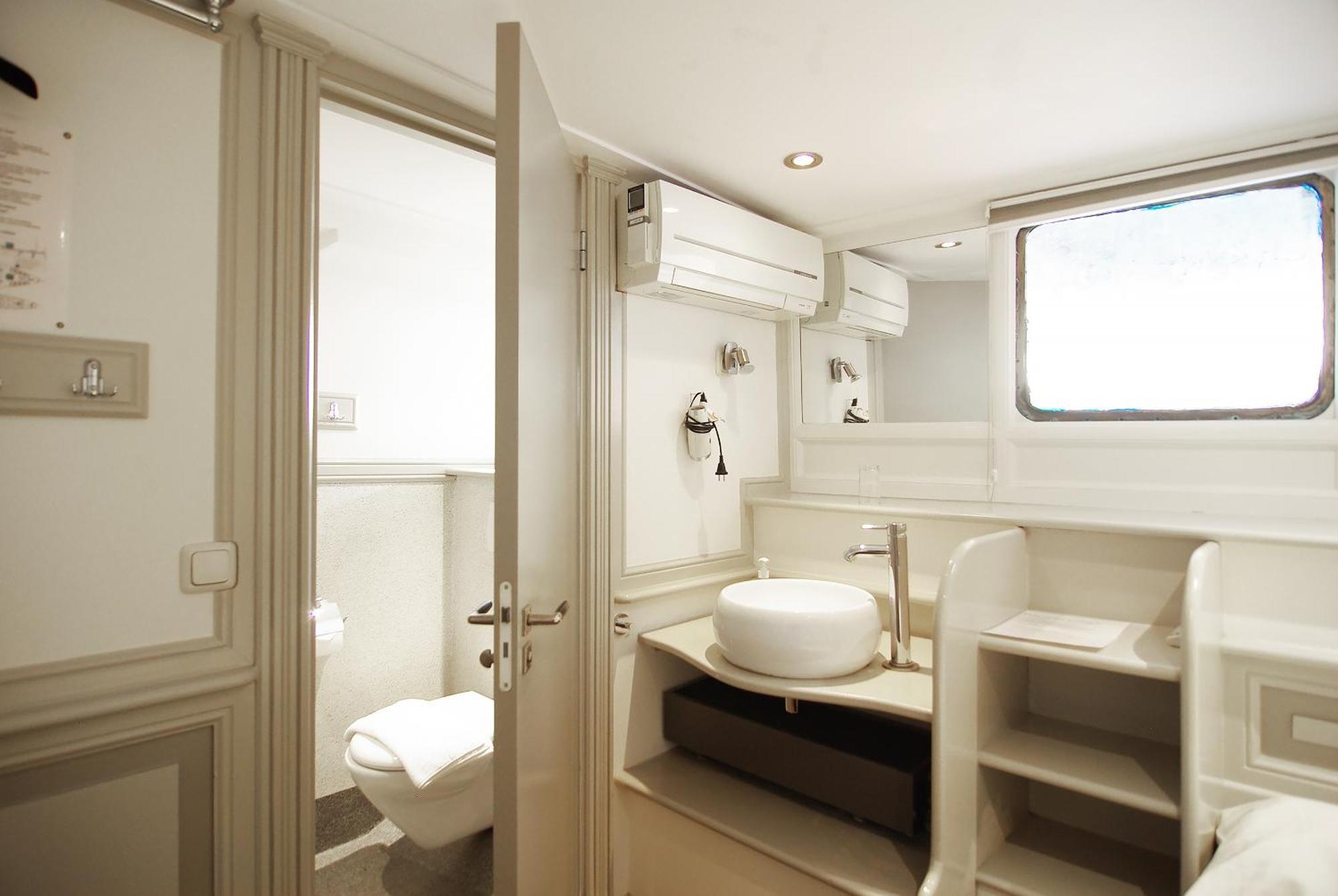 Single Room Private Bathroom,1742903023:JPEG