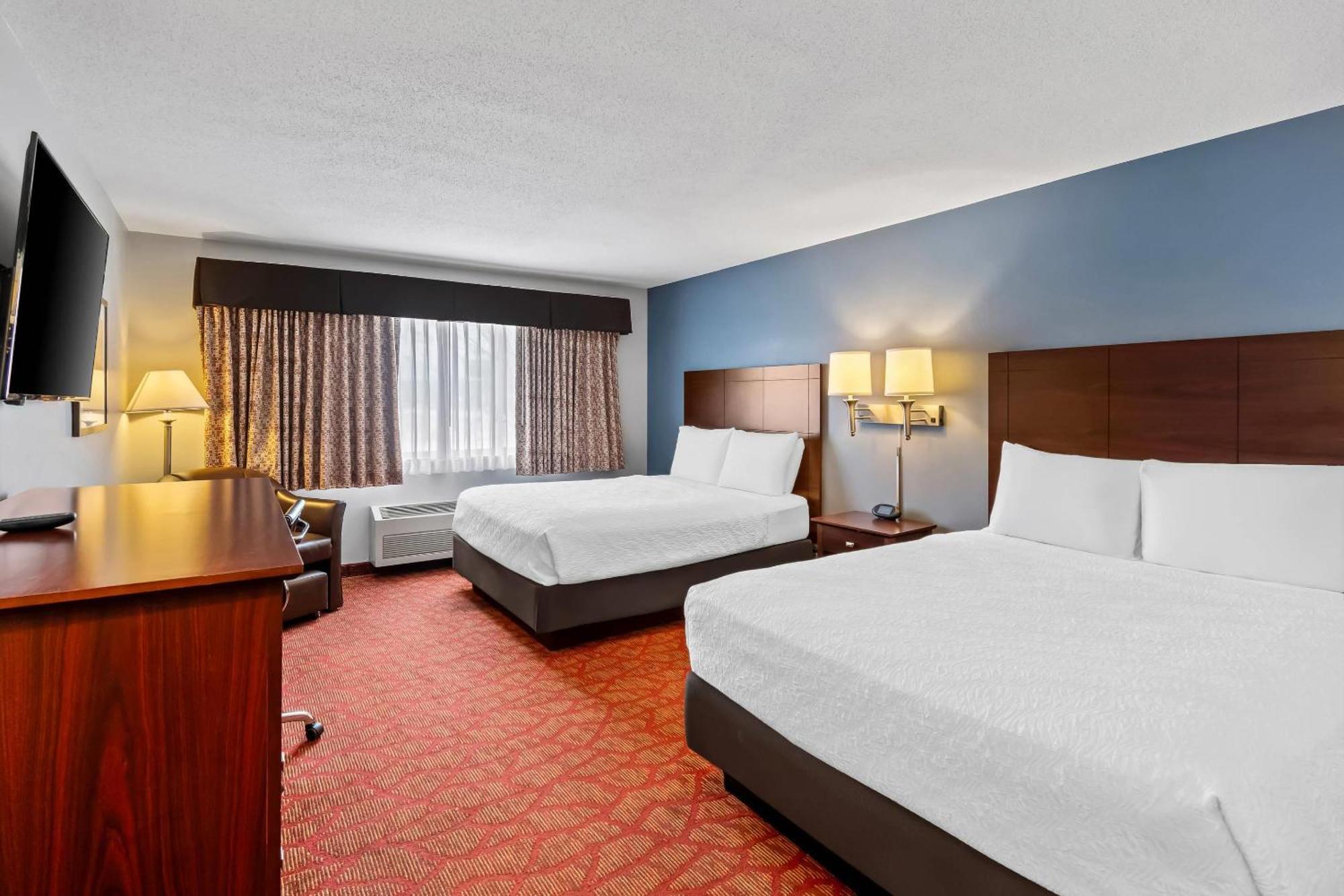 Quadruple Room with Two Queen Beds - Non Smoking