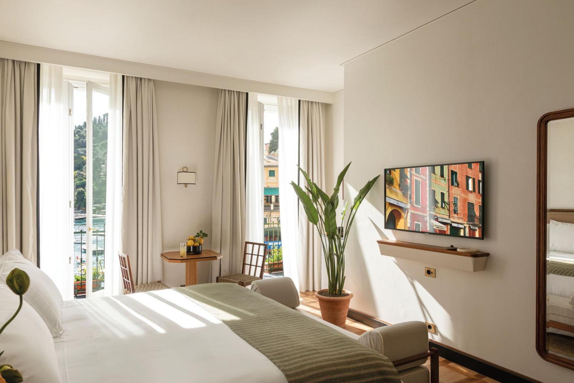 Suite with Balcony and Sea View