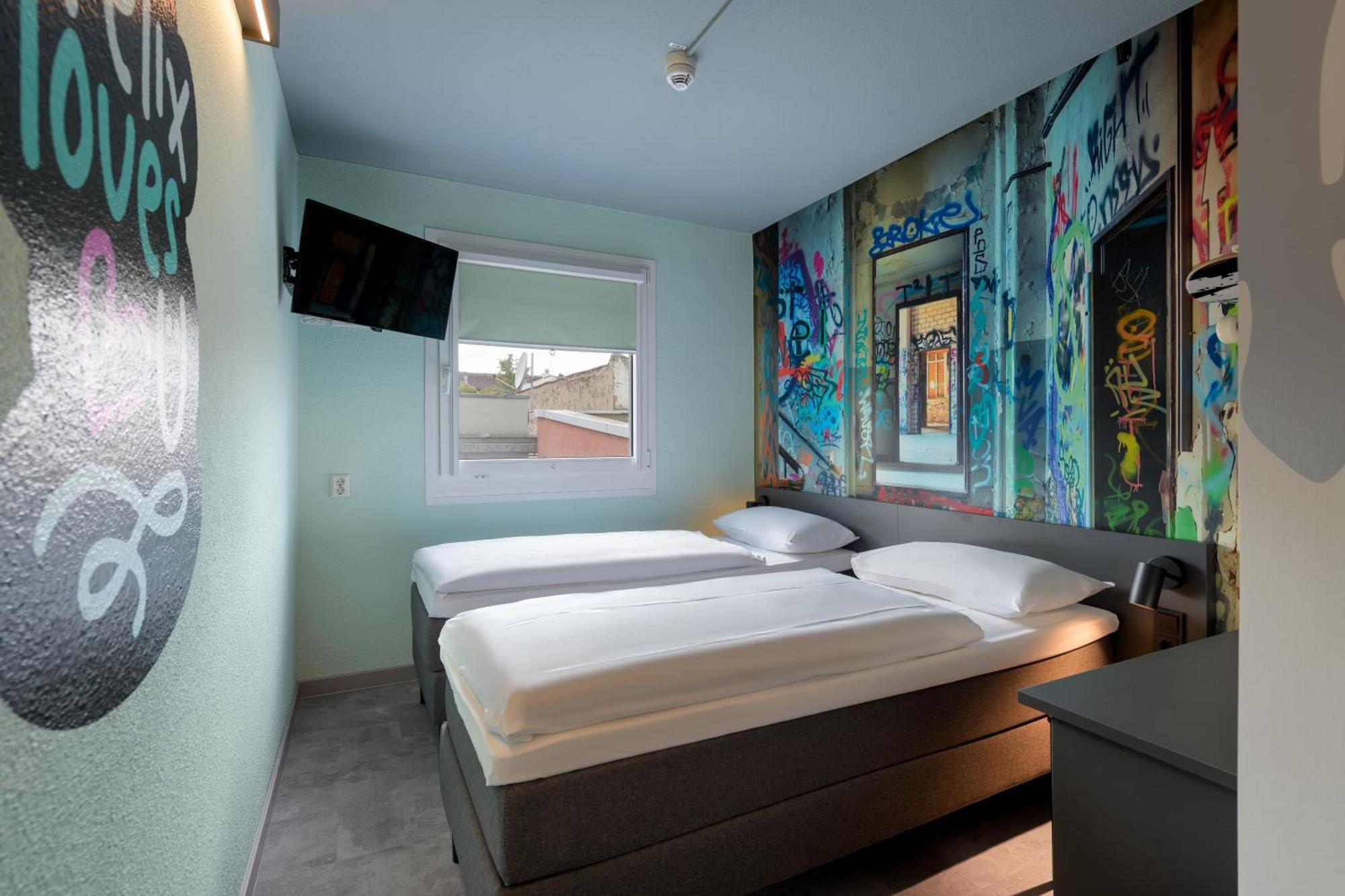 Twin Room,1743098677:JPEG