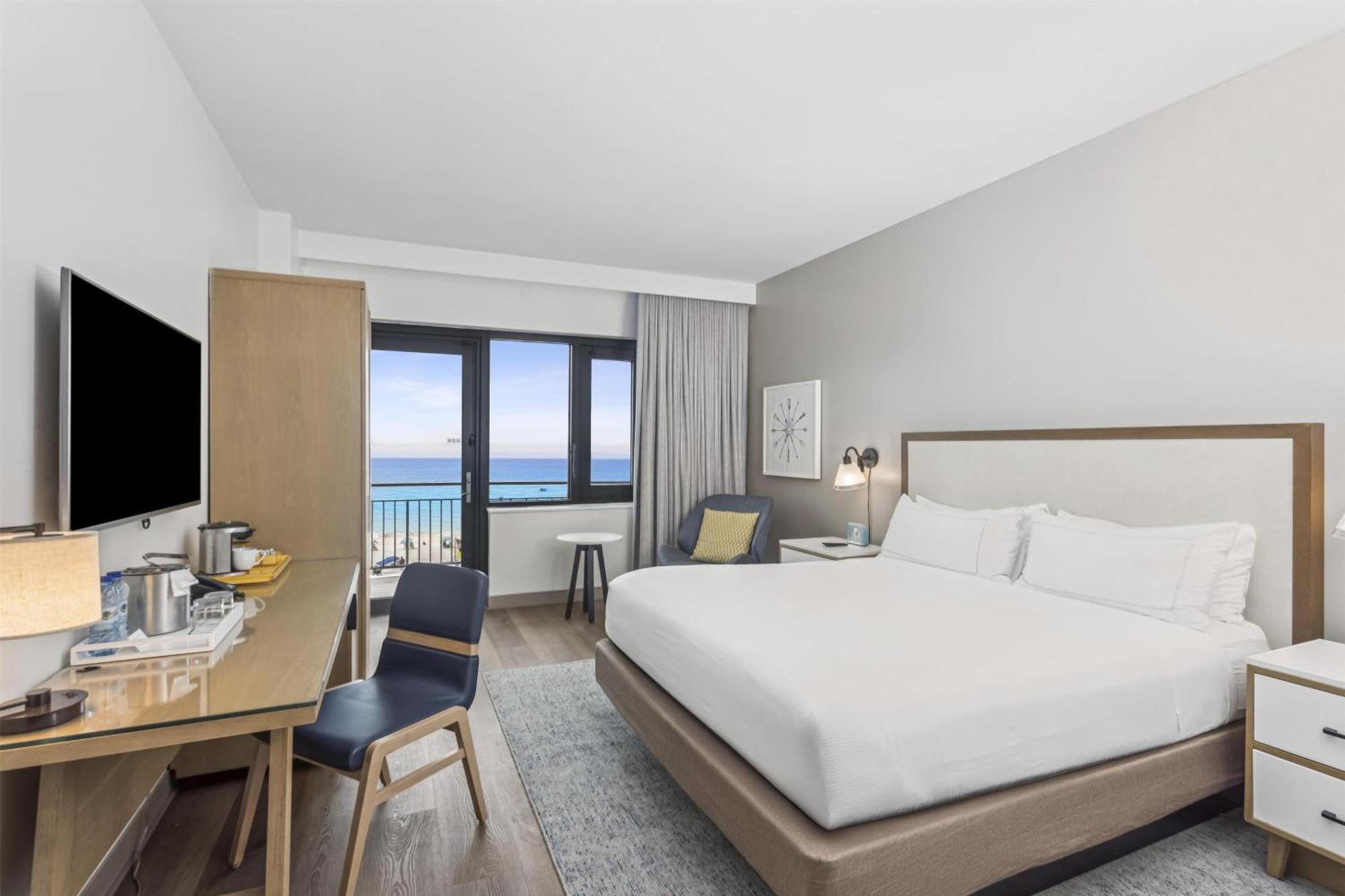 King Room with Balcony - Mobility Accessible