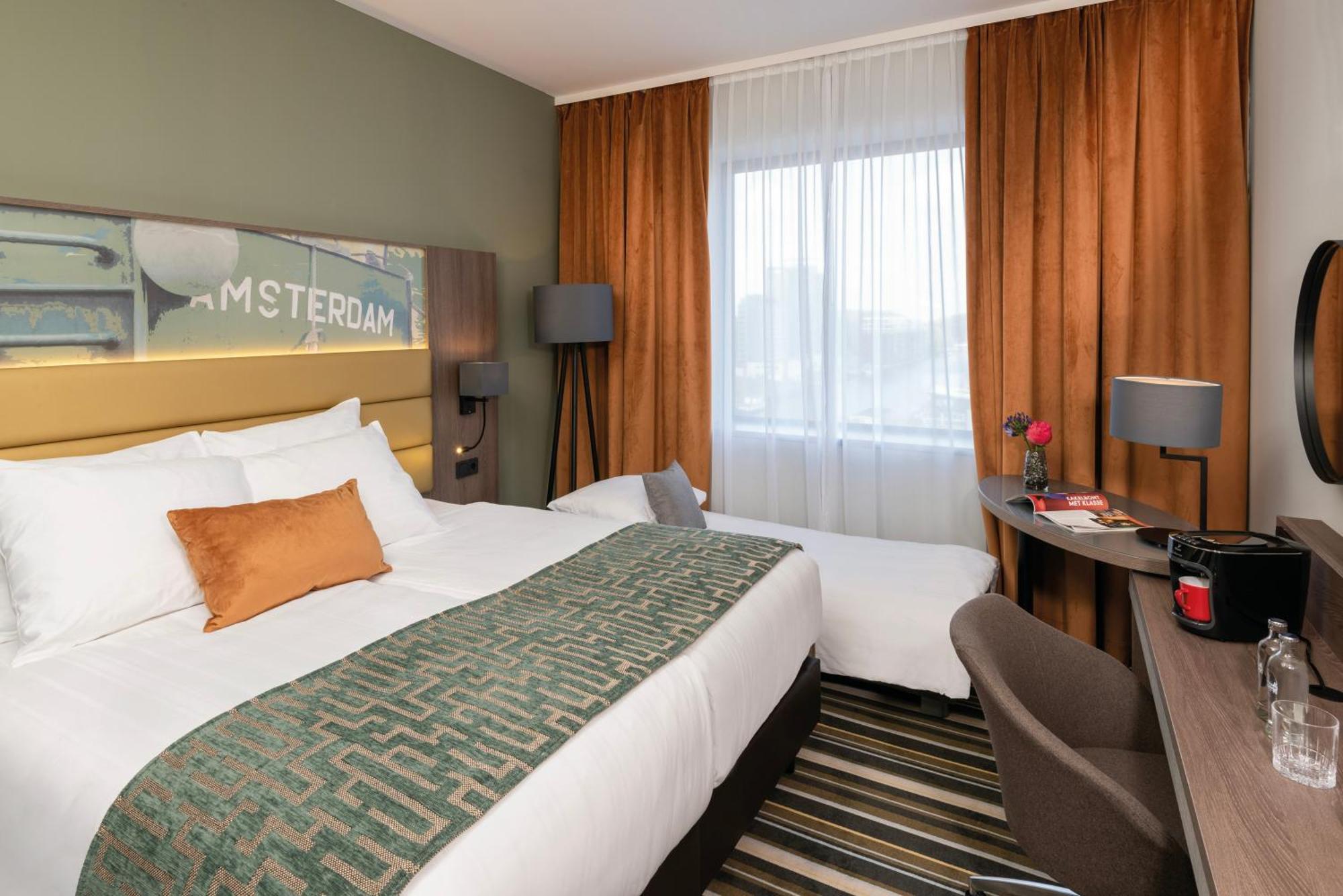 Comfort Kamer met 1 Tweepersoonsbed en 1 Eenpersoons Slaapbank