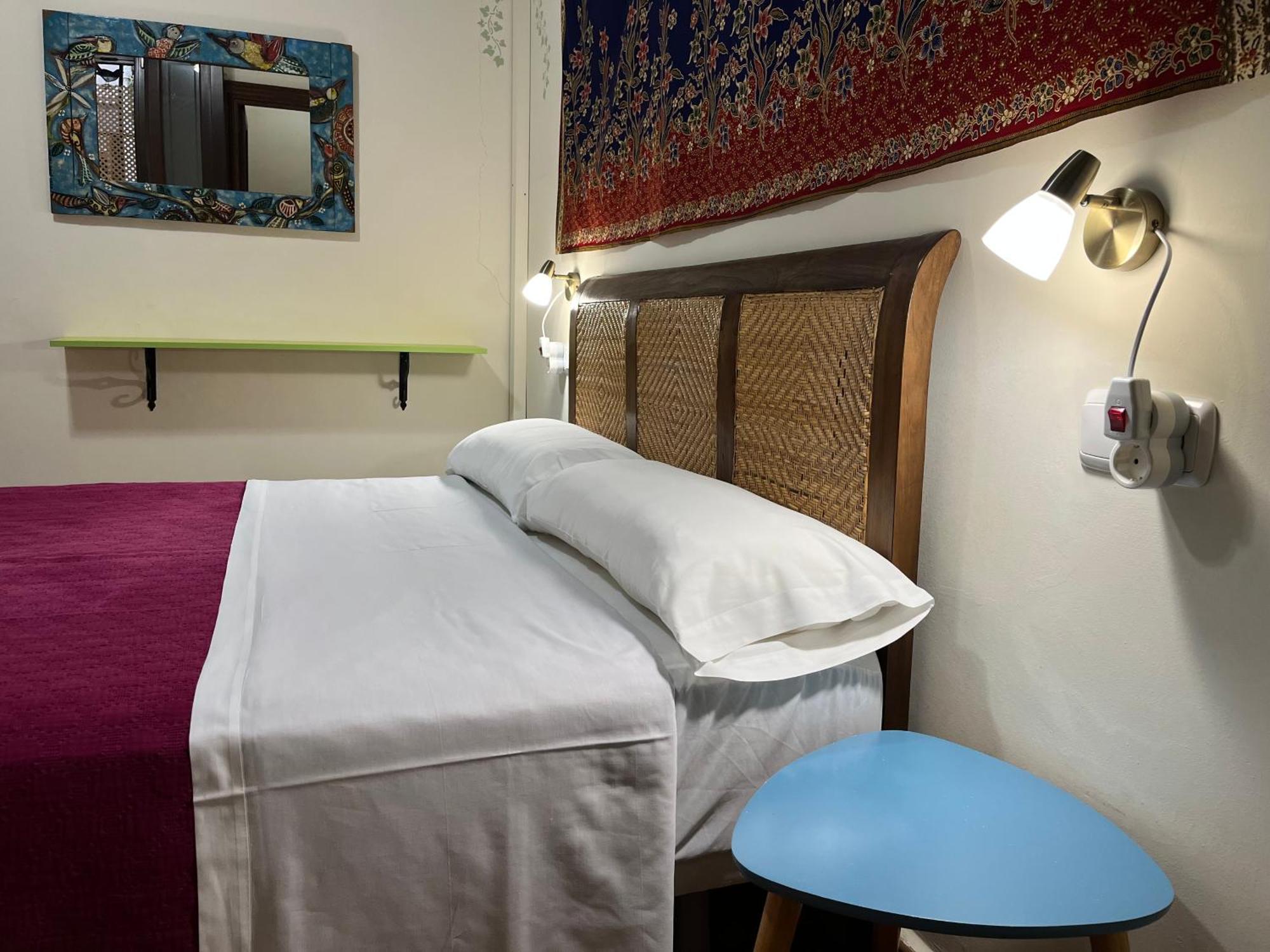 Tweepersoonskamer met Eigen Badkamer (Geen Uitzicht)