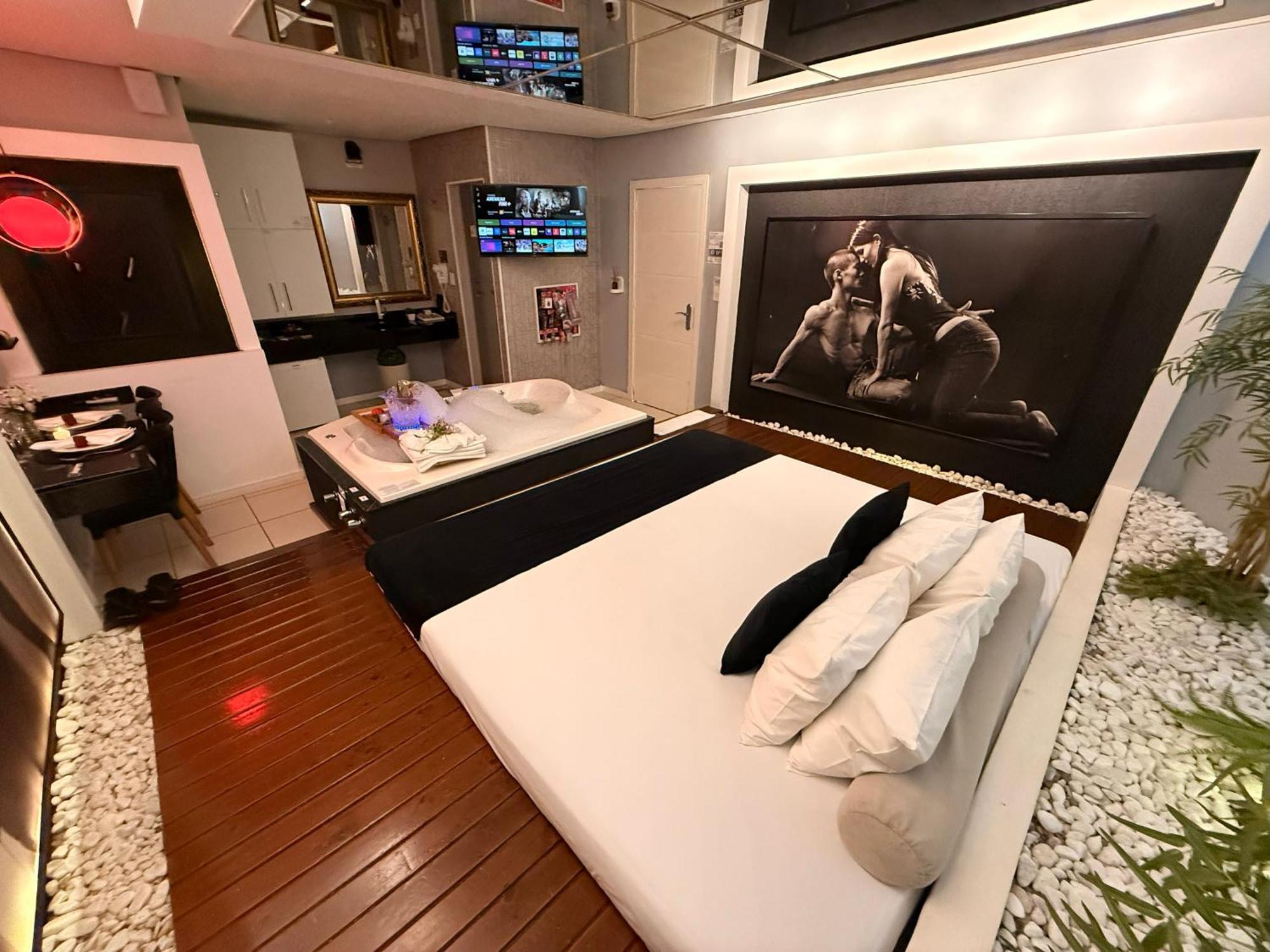 Double Room,1743316511:JPEG