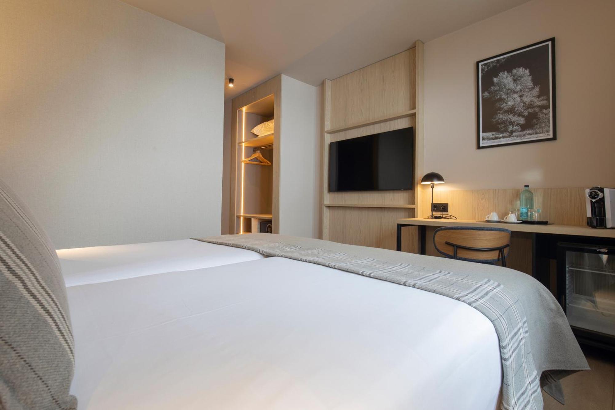 Chambre Triple (2 Adultes & 1 Enfant)