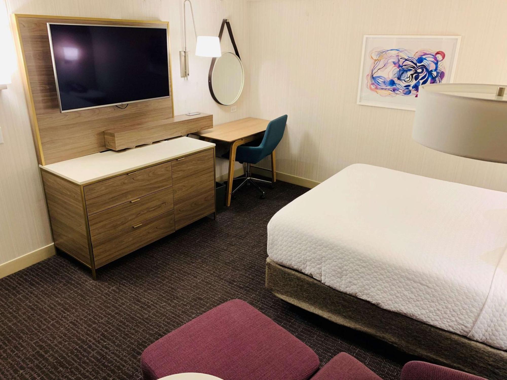 Deluxe Queen Room