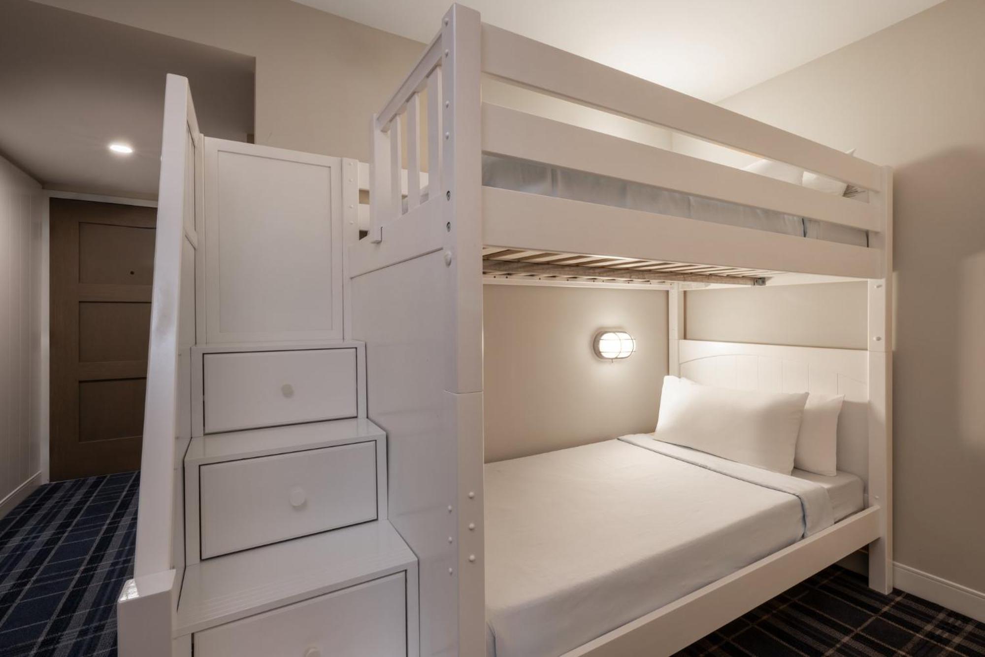 King One-Bedroom Suite with Bunk Bed,1746869861:JPEG
