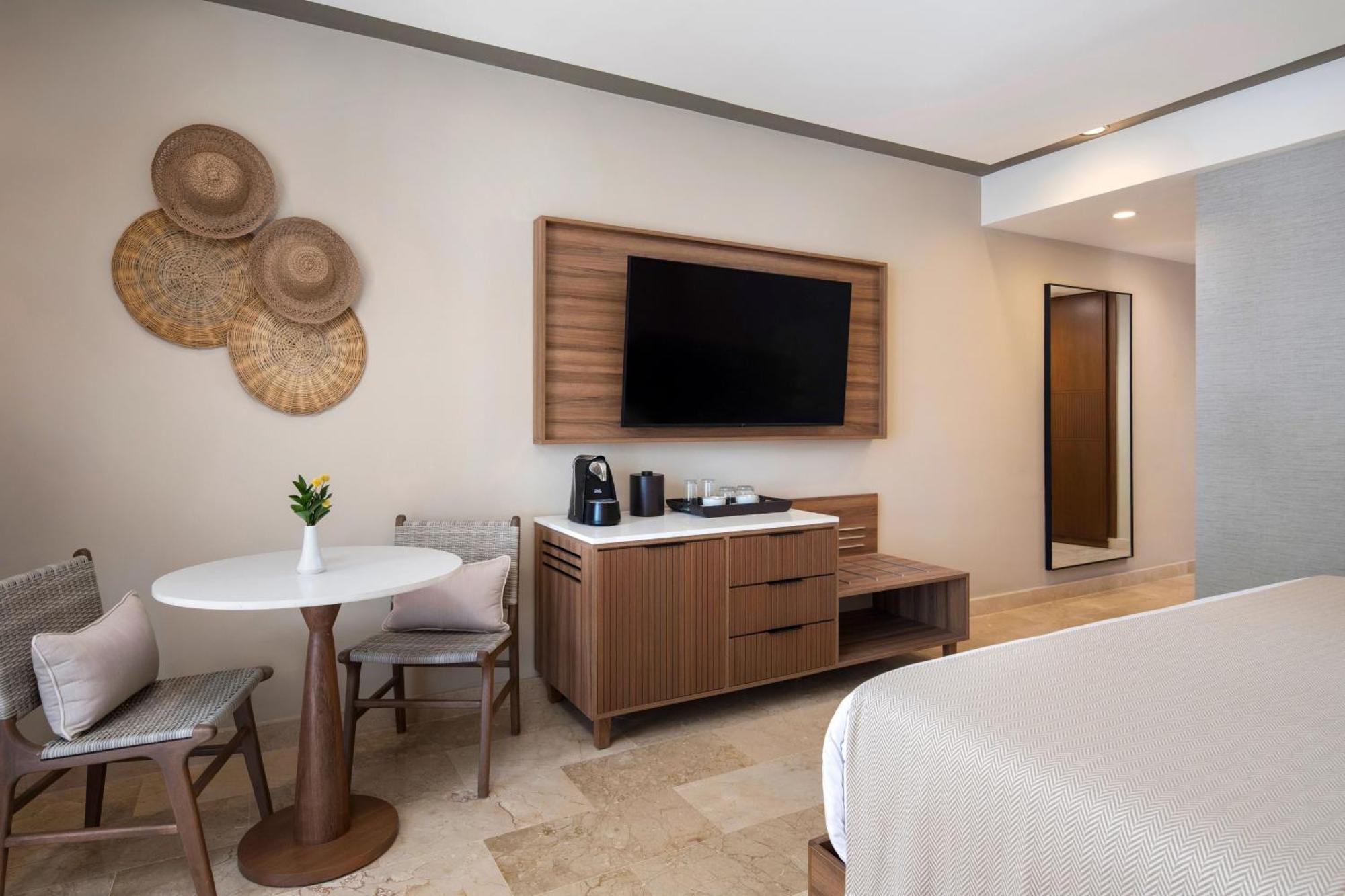 Habitación con cama extragrande.
