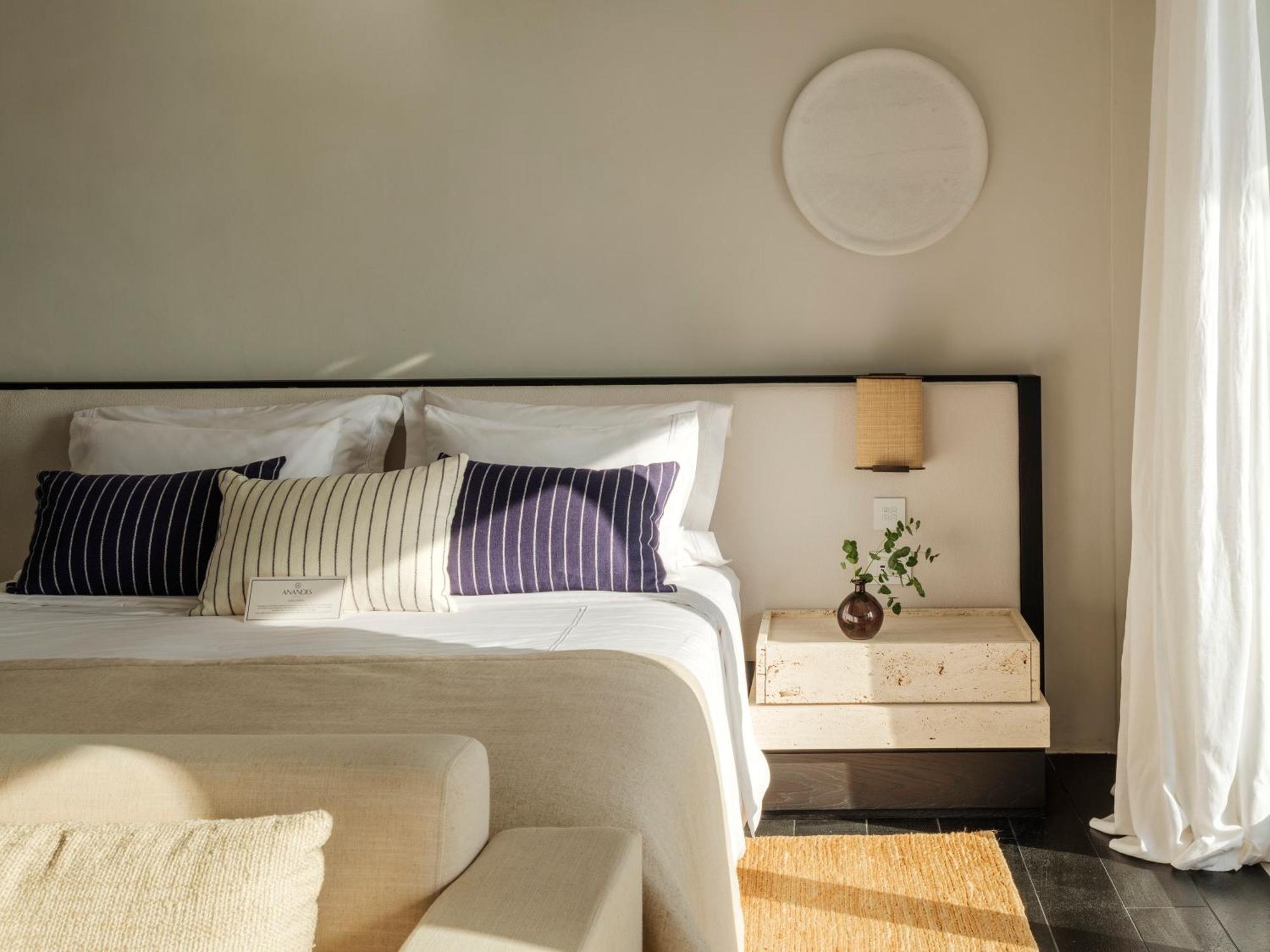 Anandes Suite with Sea View and Infinity Pool