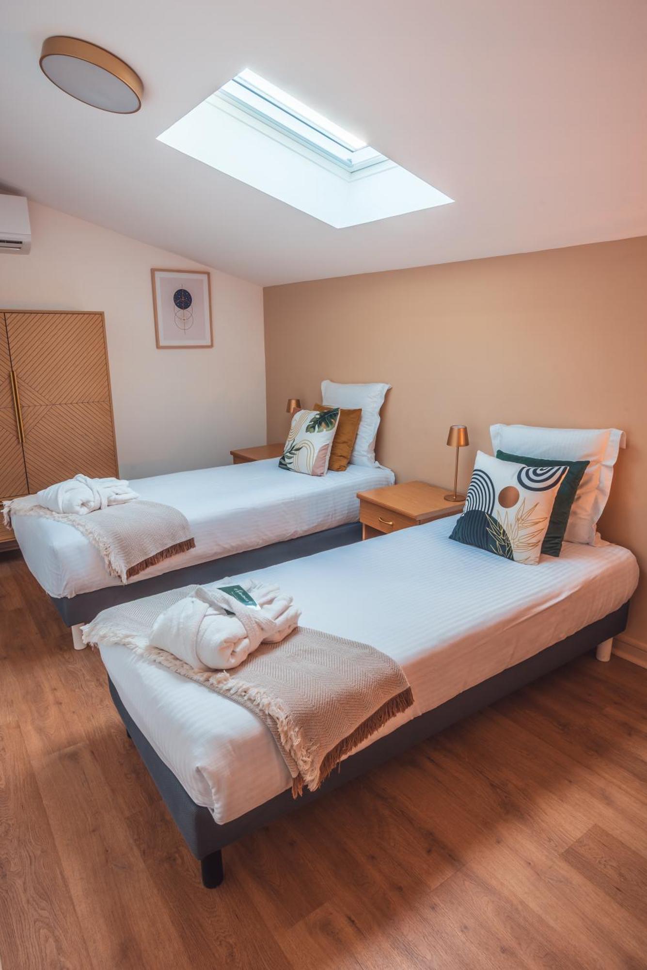 Chambre Familiale avec Salle de Bains