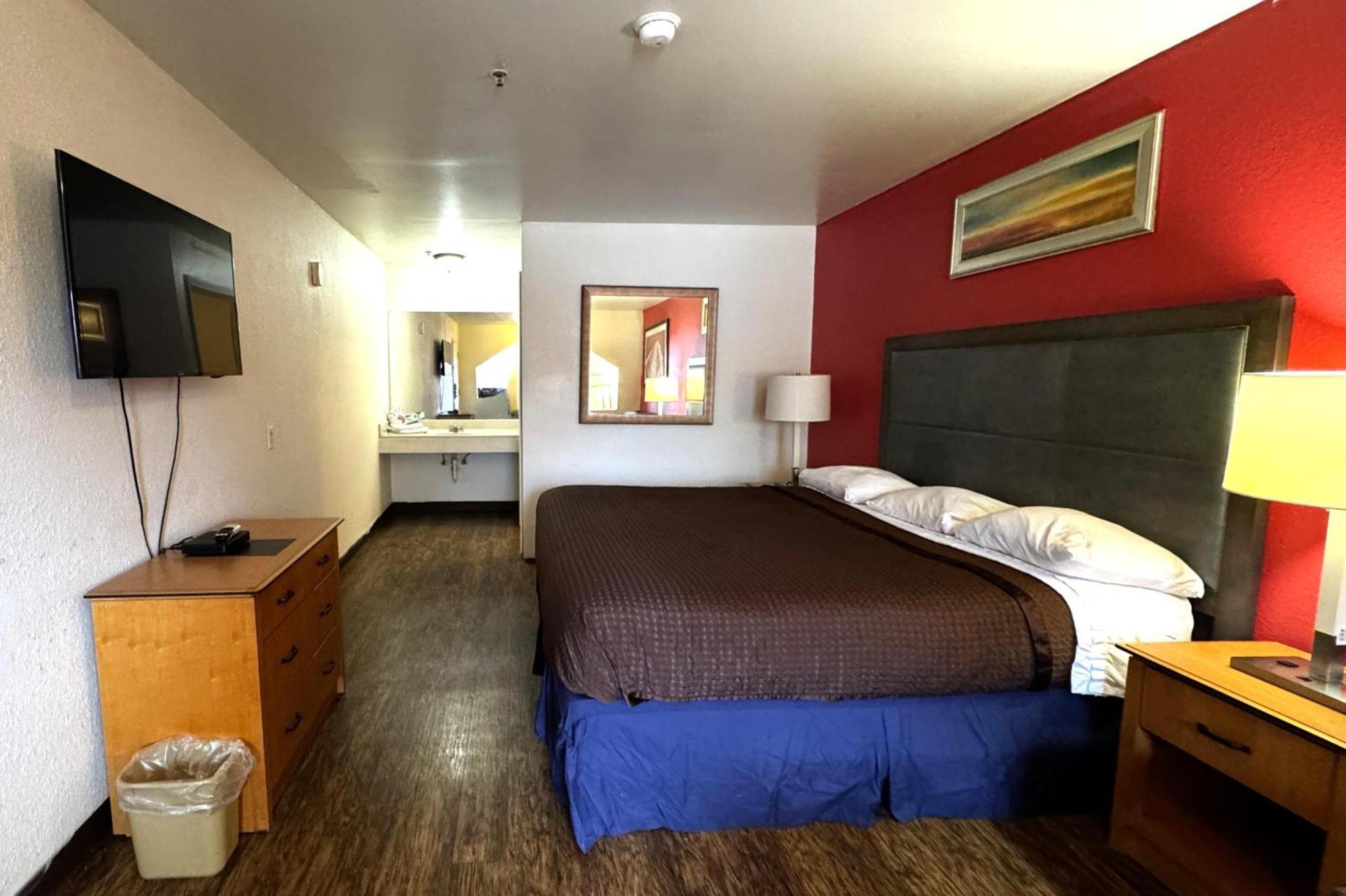 Suite - King Bed Non - Smoking