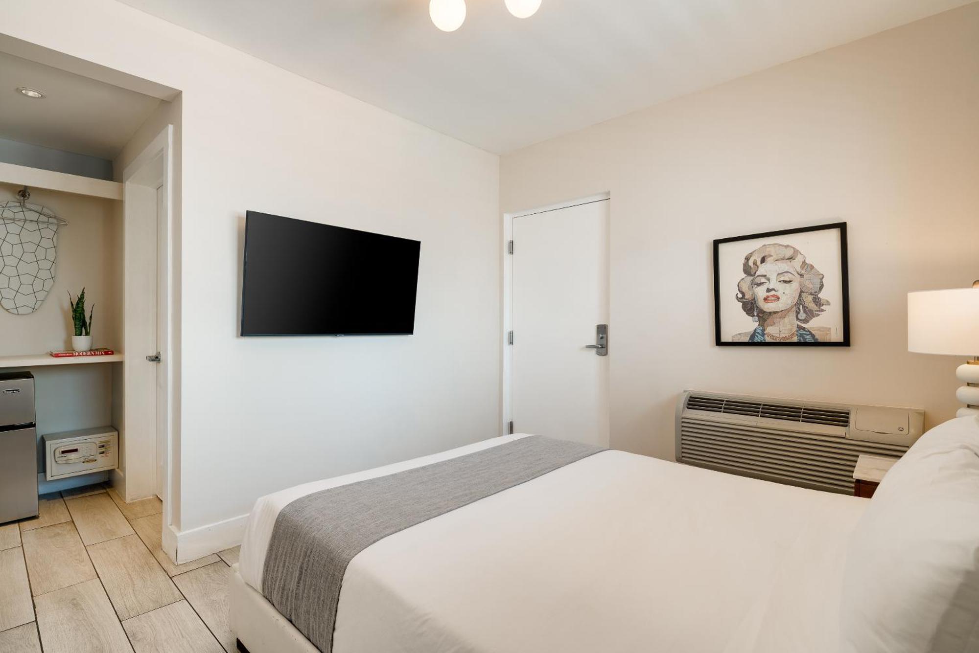 One Bedroom Queen Suite