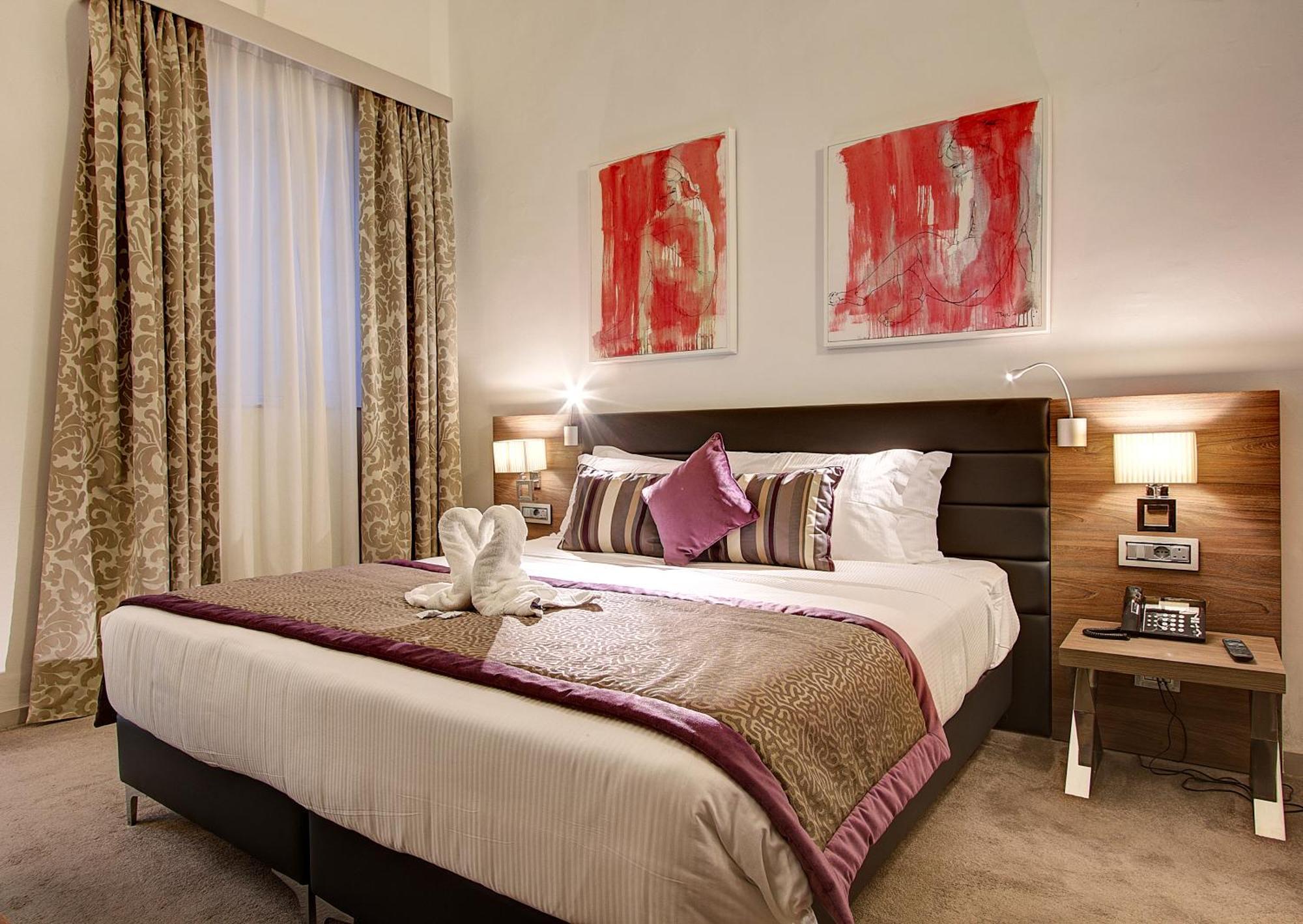 Double Room,1747004272:JPEG