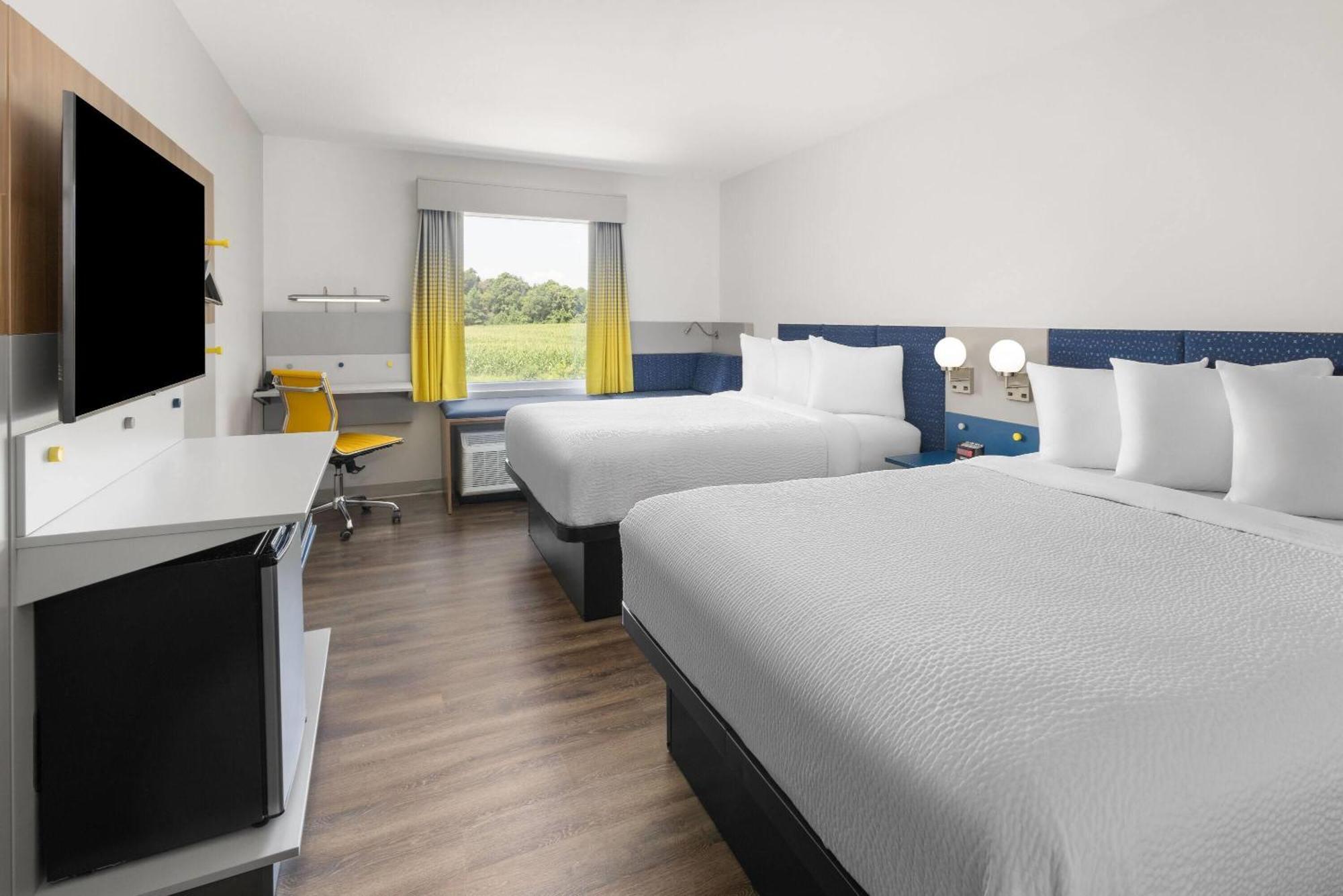 Queen Room with Two Queen Beds, Mobility Access and Bathtub with Grab Bars, Non-Smoking
