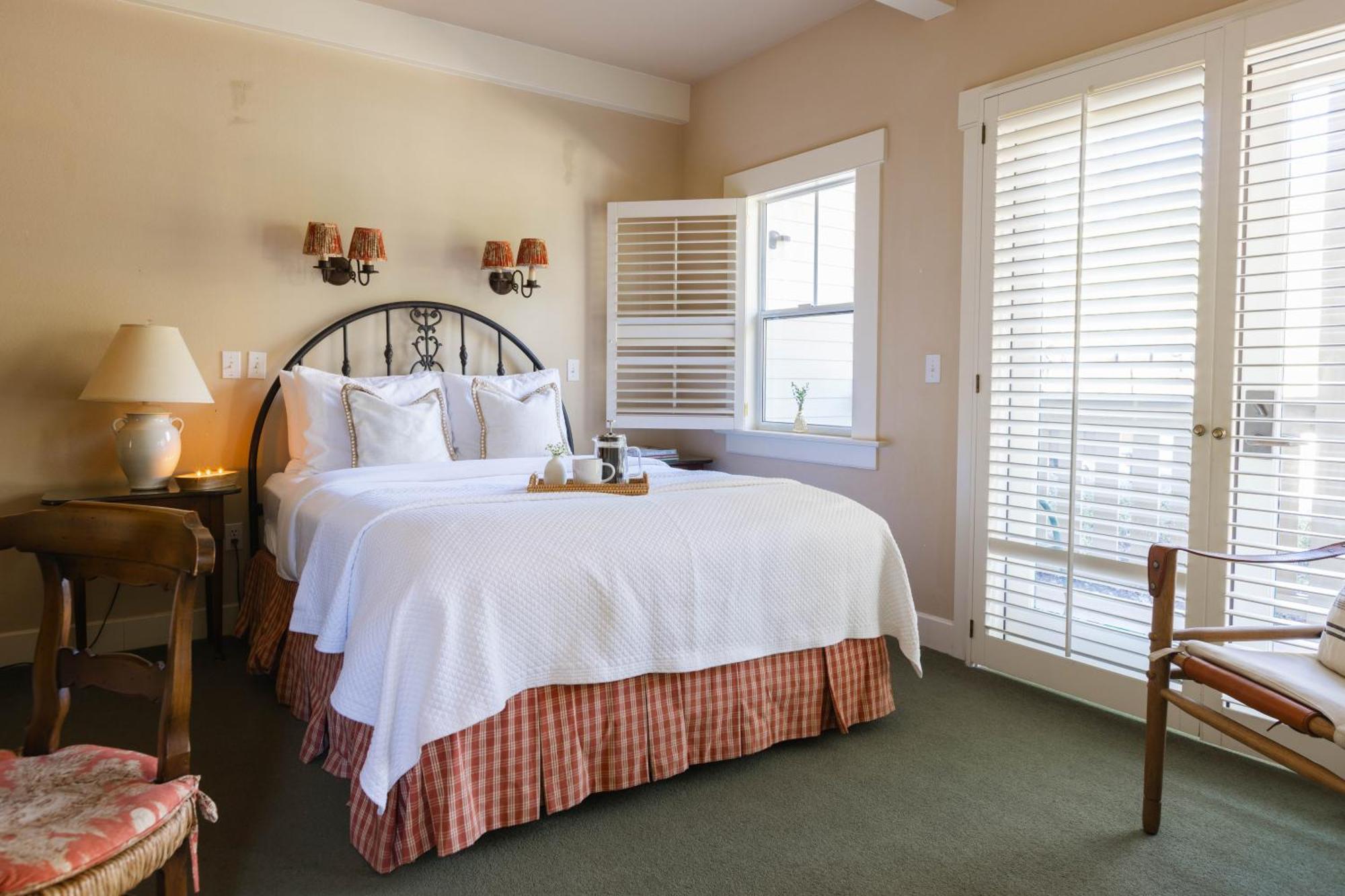 Standard Queen Room