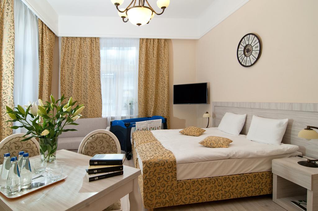 Estudio con sofá cama
