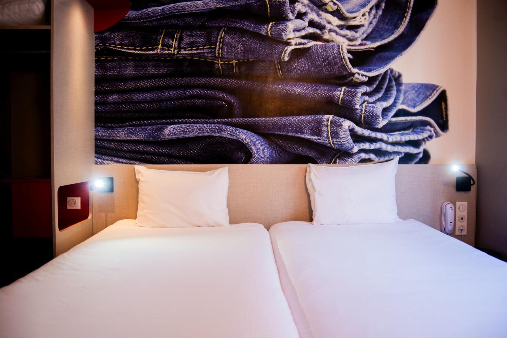 2 nebeneinander liegende Doppelzimmer