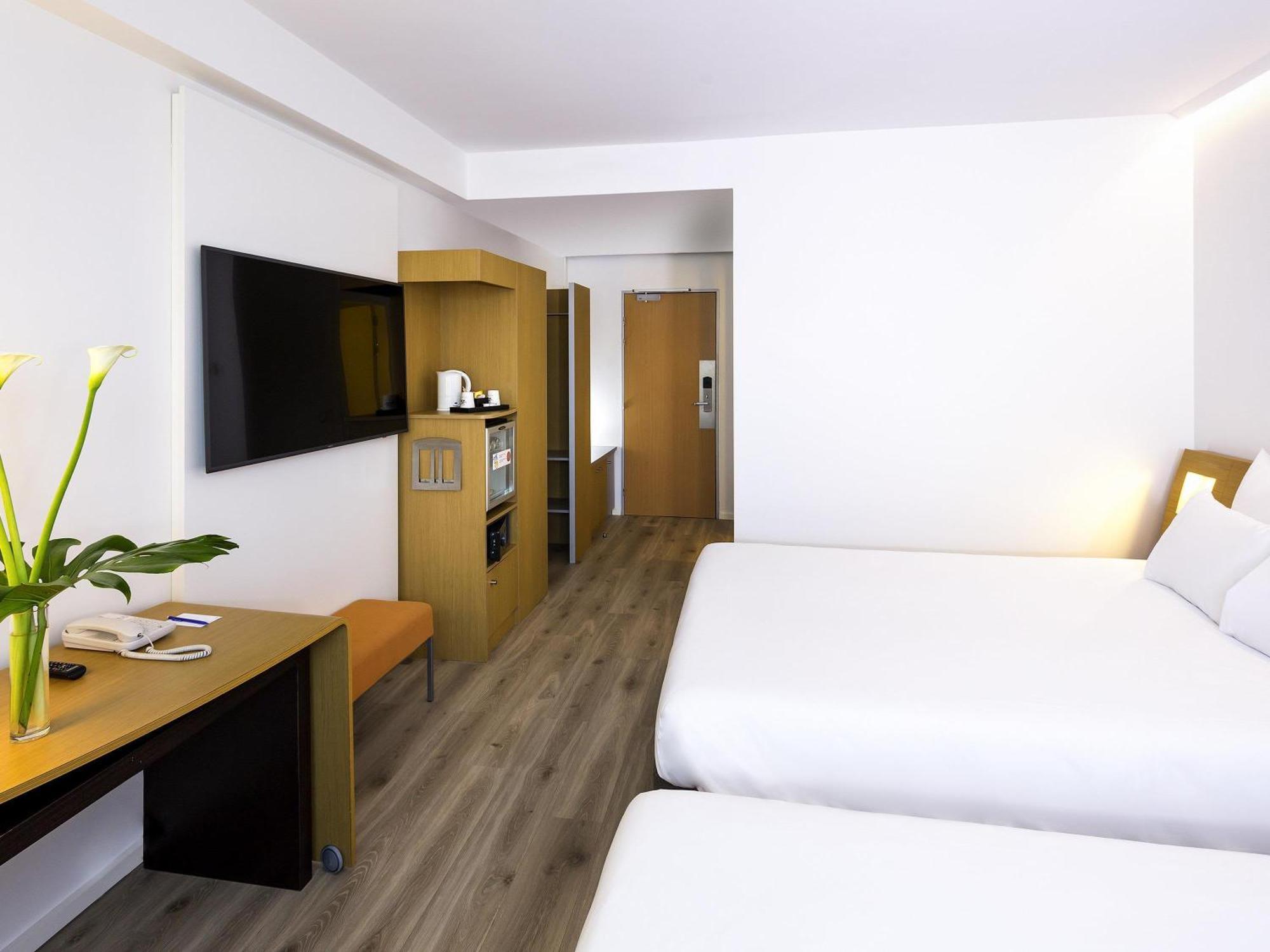 Quarto Duplo Superior com 2 Camas de Casal