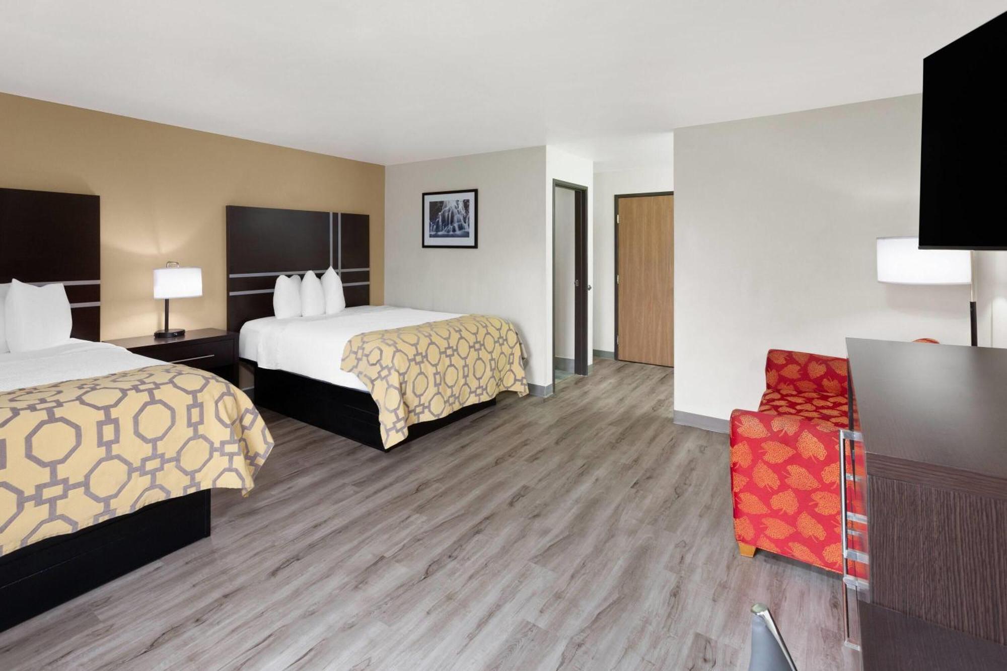 Queen Suite with Two Queen Beds - Pet not Allowed/Non-Smoking