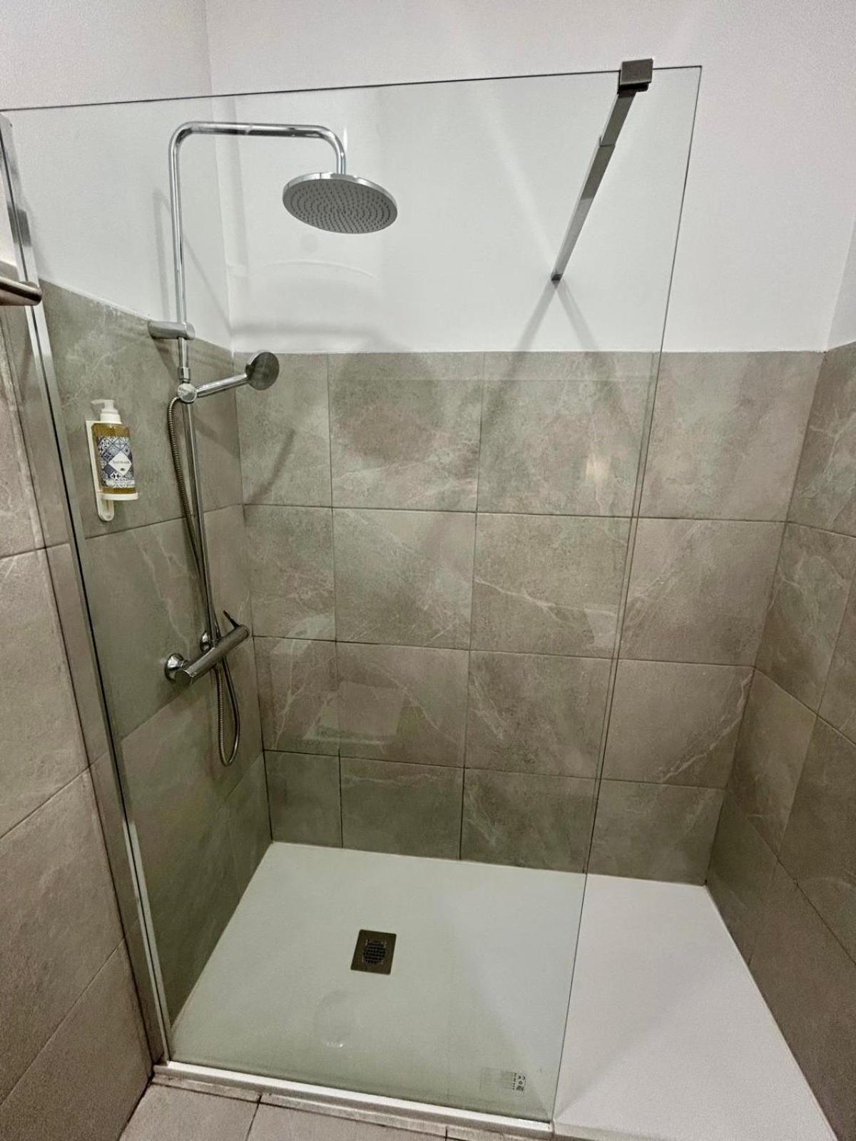 Quarto Duplo com Banheiro Compartilhado