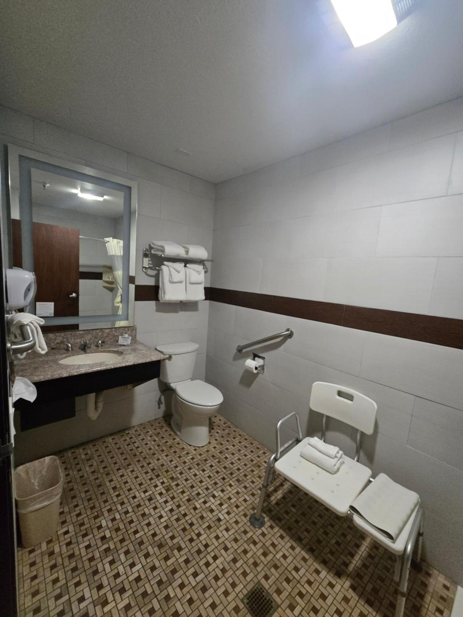 Queen Room with Two Queen Beds - Mobility Access/Non-Smoking