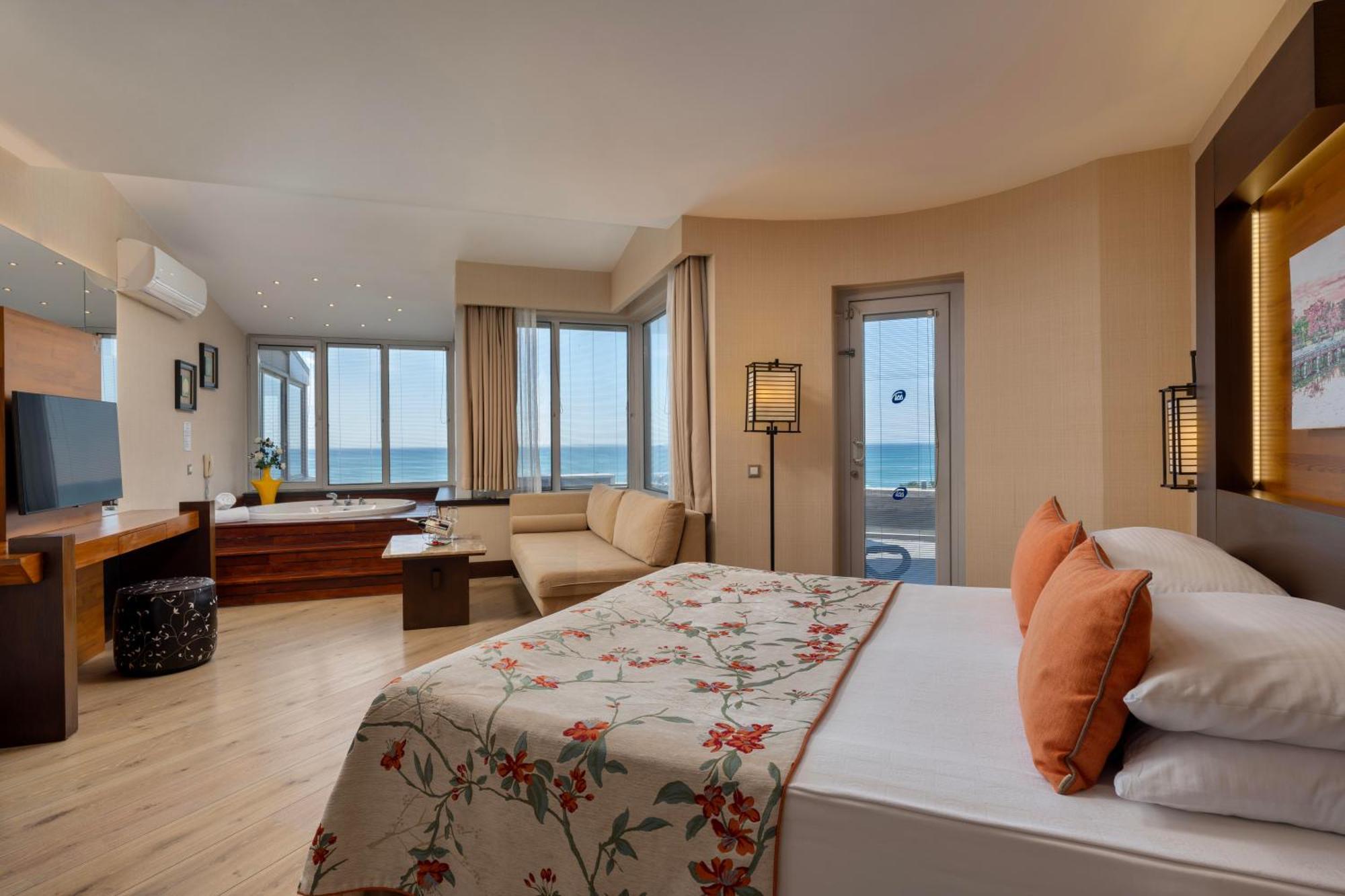 Junior Suite mit Whirlpool und Meerblick