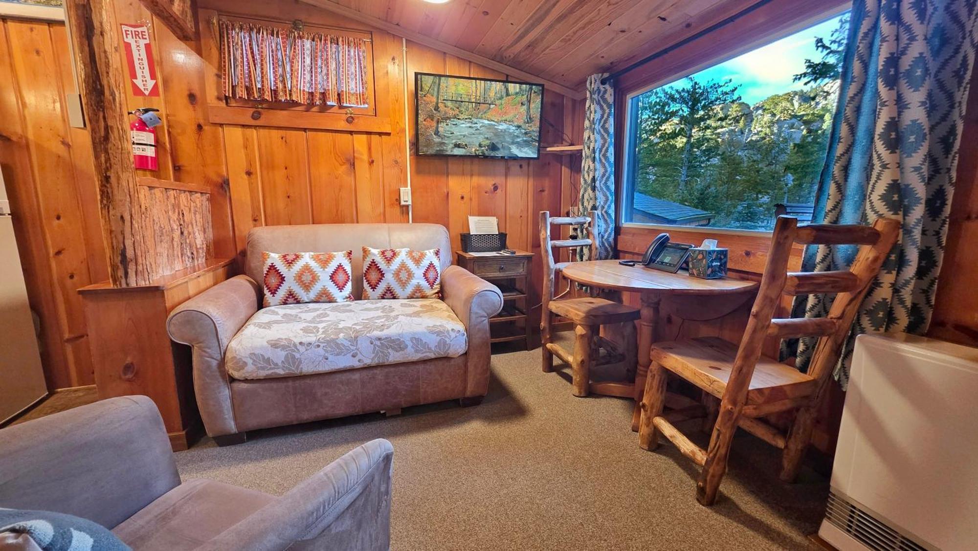 The Honeymoon Cabin 4