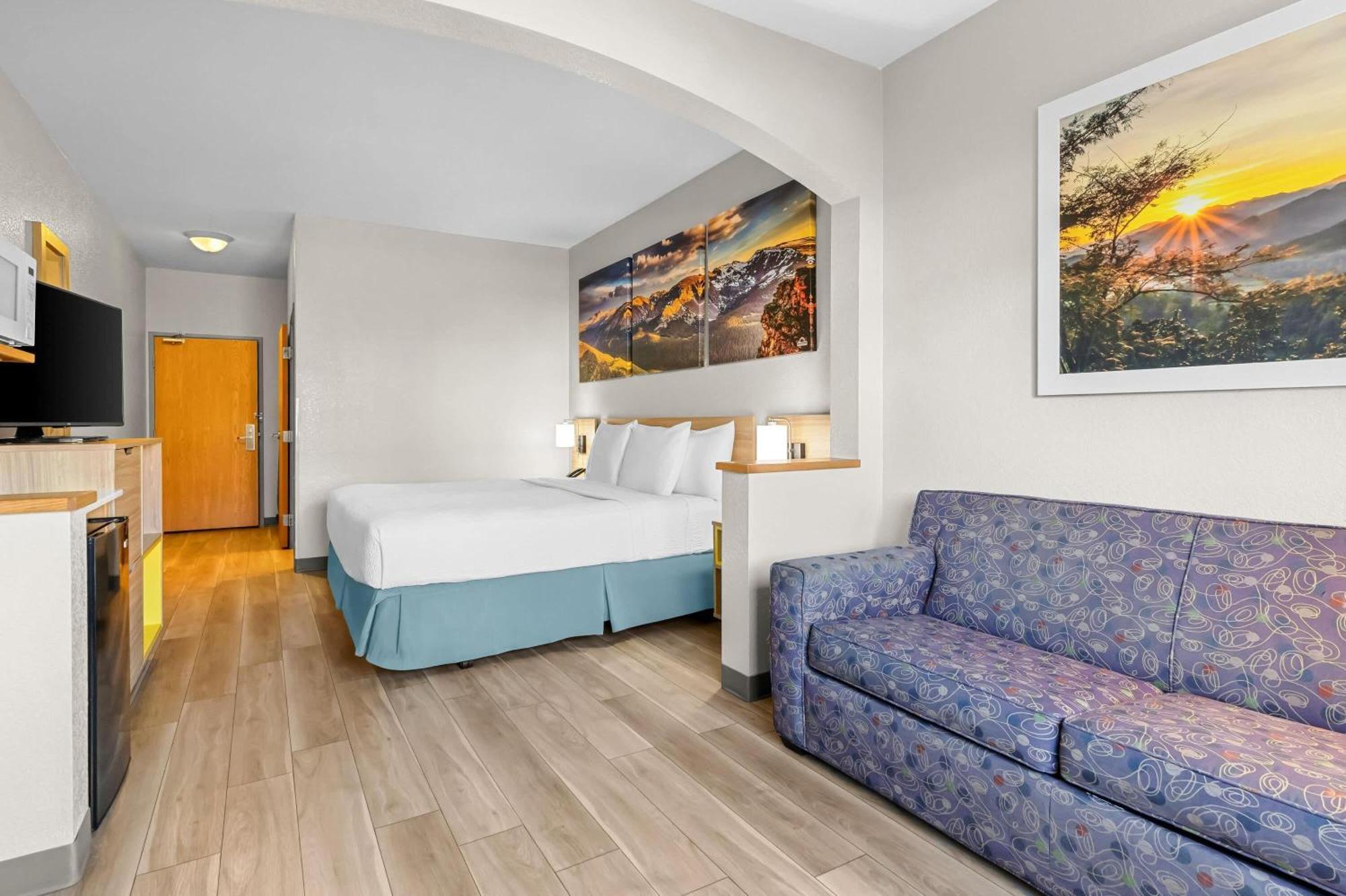 King Studio Suite - Accessible/Non-Smoking
