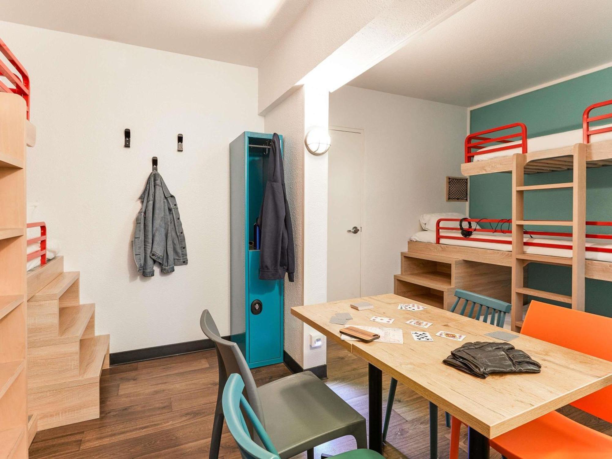 Combo Room with Shared Bathroom (6 people)