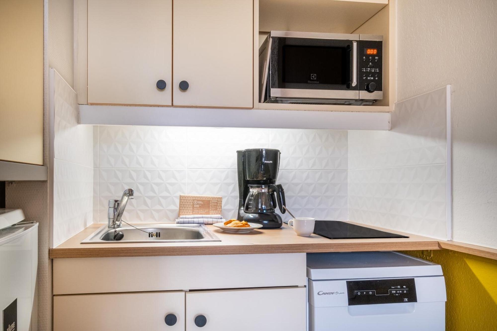 Studio Supérieur avec Coin Couchage dans Alcôve, Climatisation et Balcon (4 Personnes)