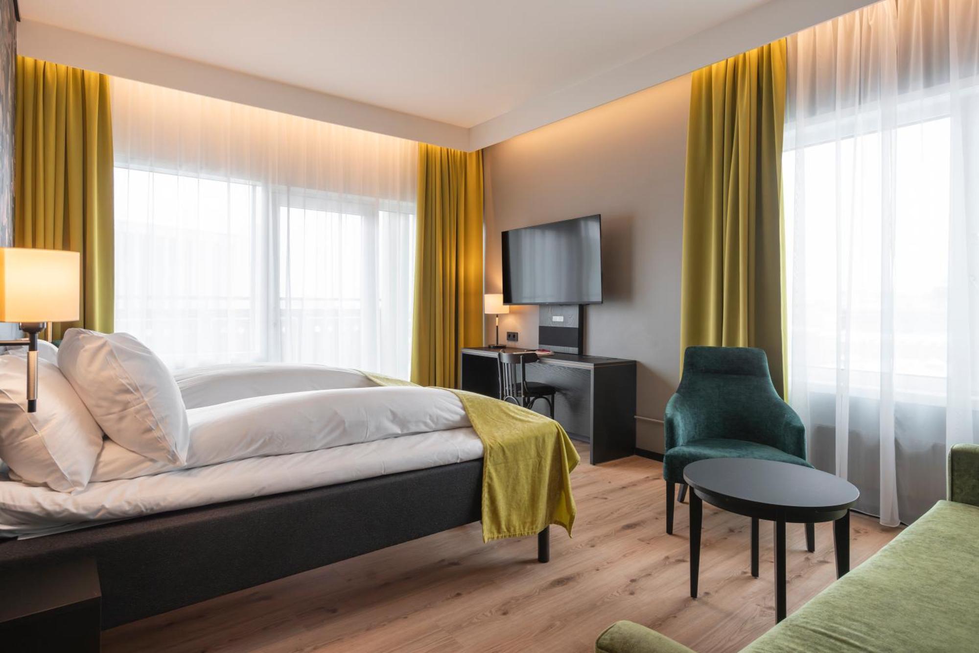 Business Double Room,1758279087:JPEG