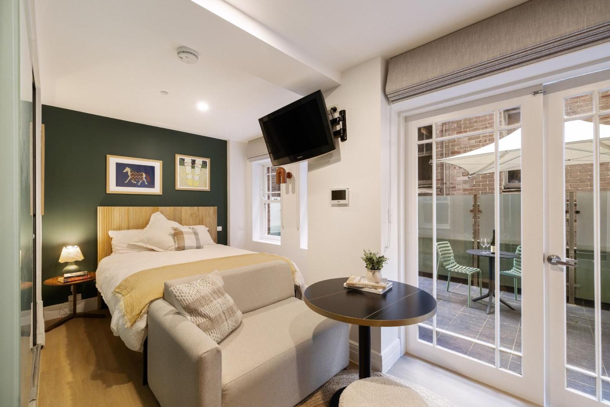 Estudio con balcón