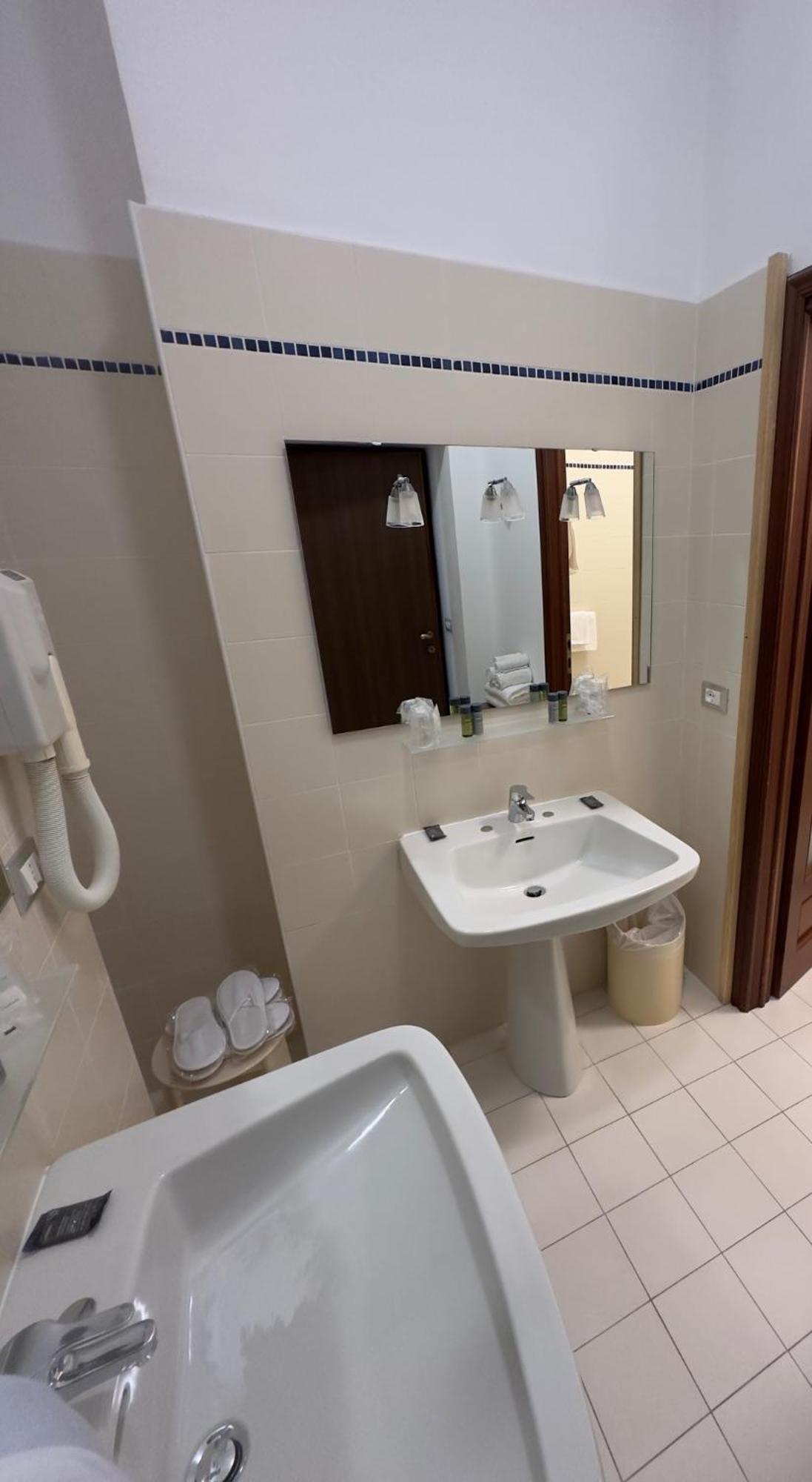 Standard Family Room,1758308072:JPEG