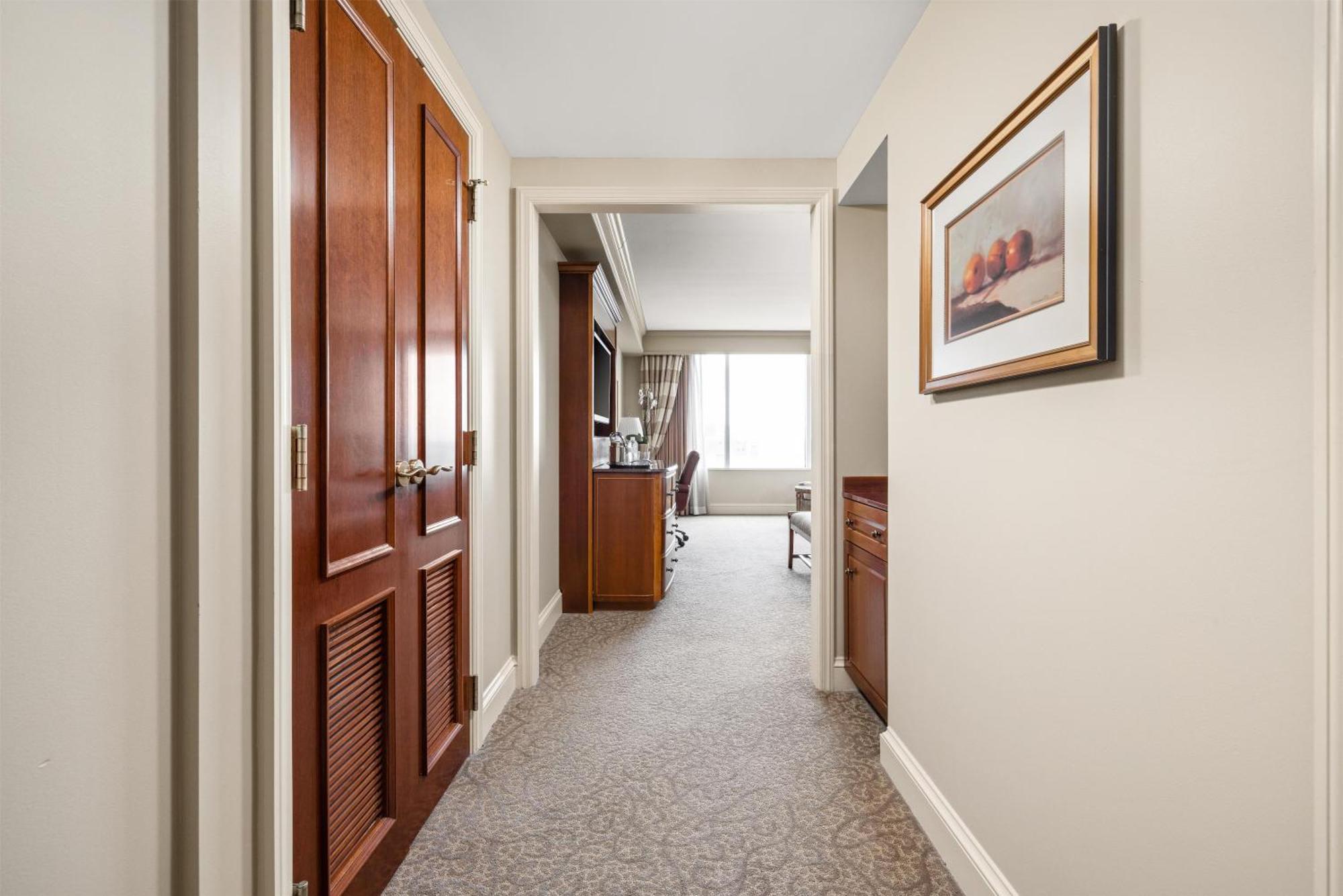 Deluxe King Room with Transfer Shower - Mobility Access,1758310146:JPEG