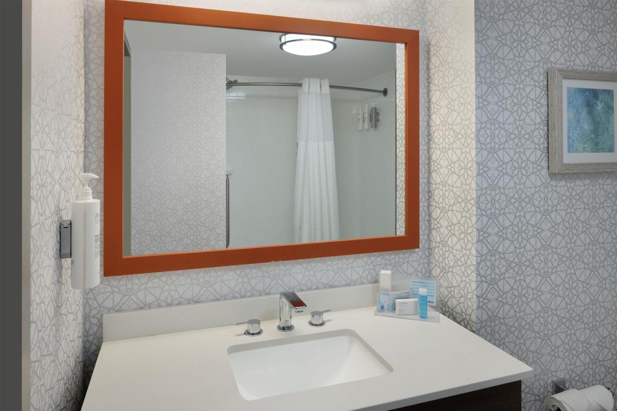 2 Queen Beds - partial Oceanview